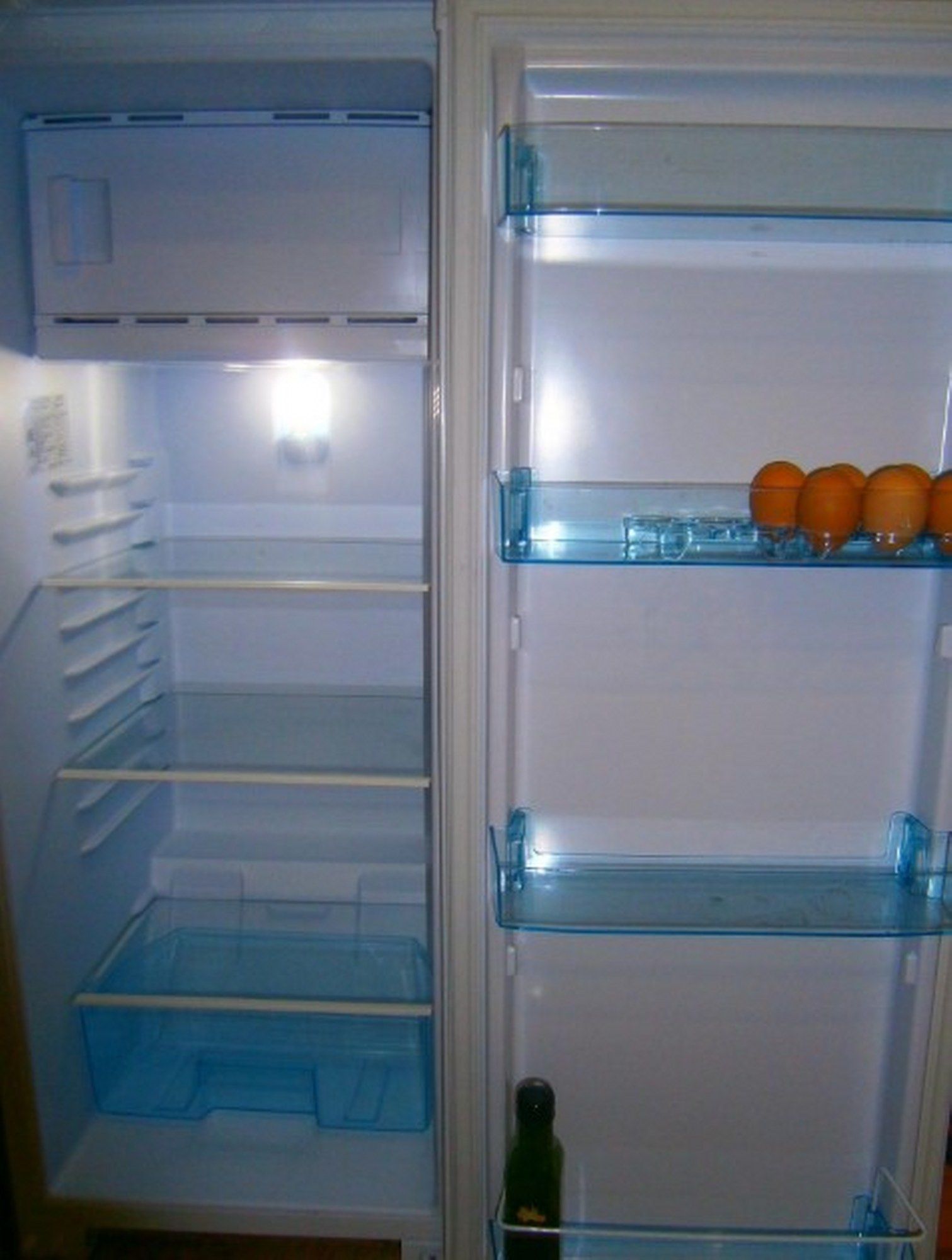 Холодильник бирюса 110 купить. Холодильник Бирюса 110. Холодильник Бирюса четырехкамерный. Однокамерный холодильник Бирюса 110. Холодильник Бирюса r110ca White.