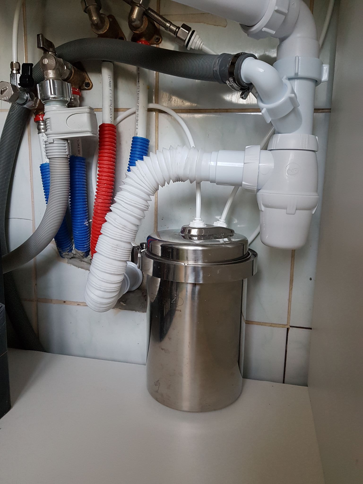 фото фильтра для воды на кухне