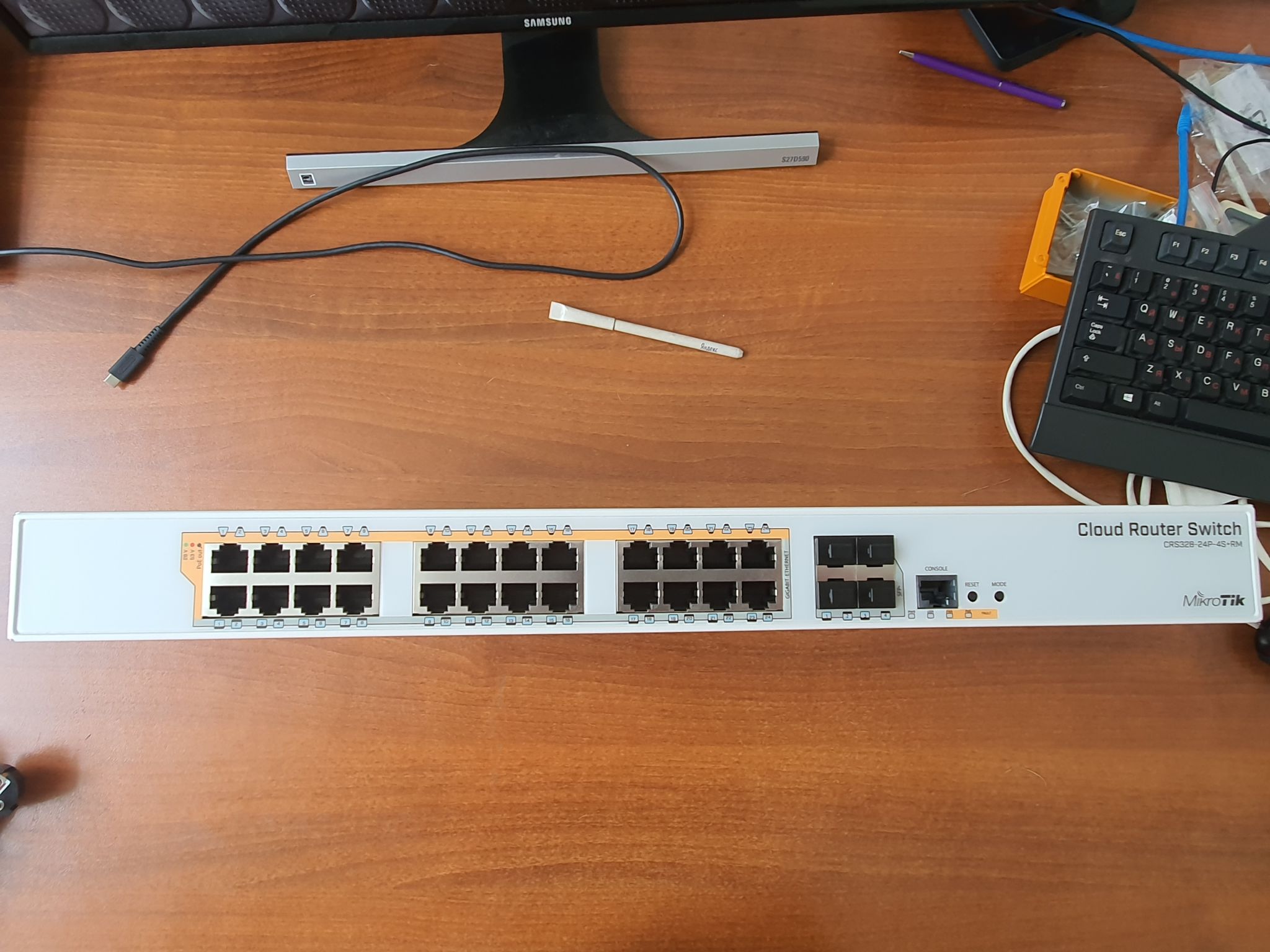 Коммутатор MikroTik 24 SFP+ CRS328-24P-4S+RM — купить в интернет ...