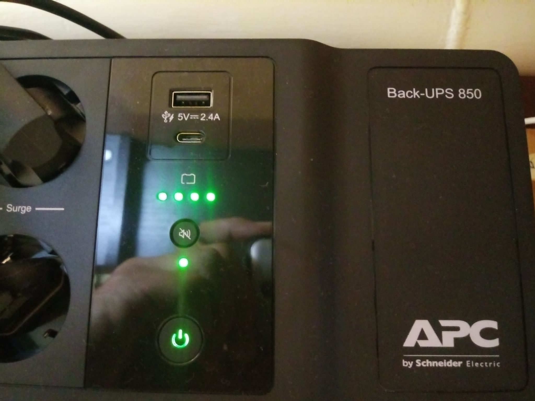 Источник бесперебойного питания APC Back-UPS BE850G2-RS, 850ВА, 520Вт ...