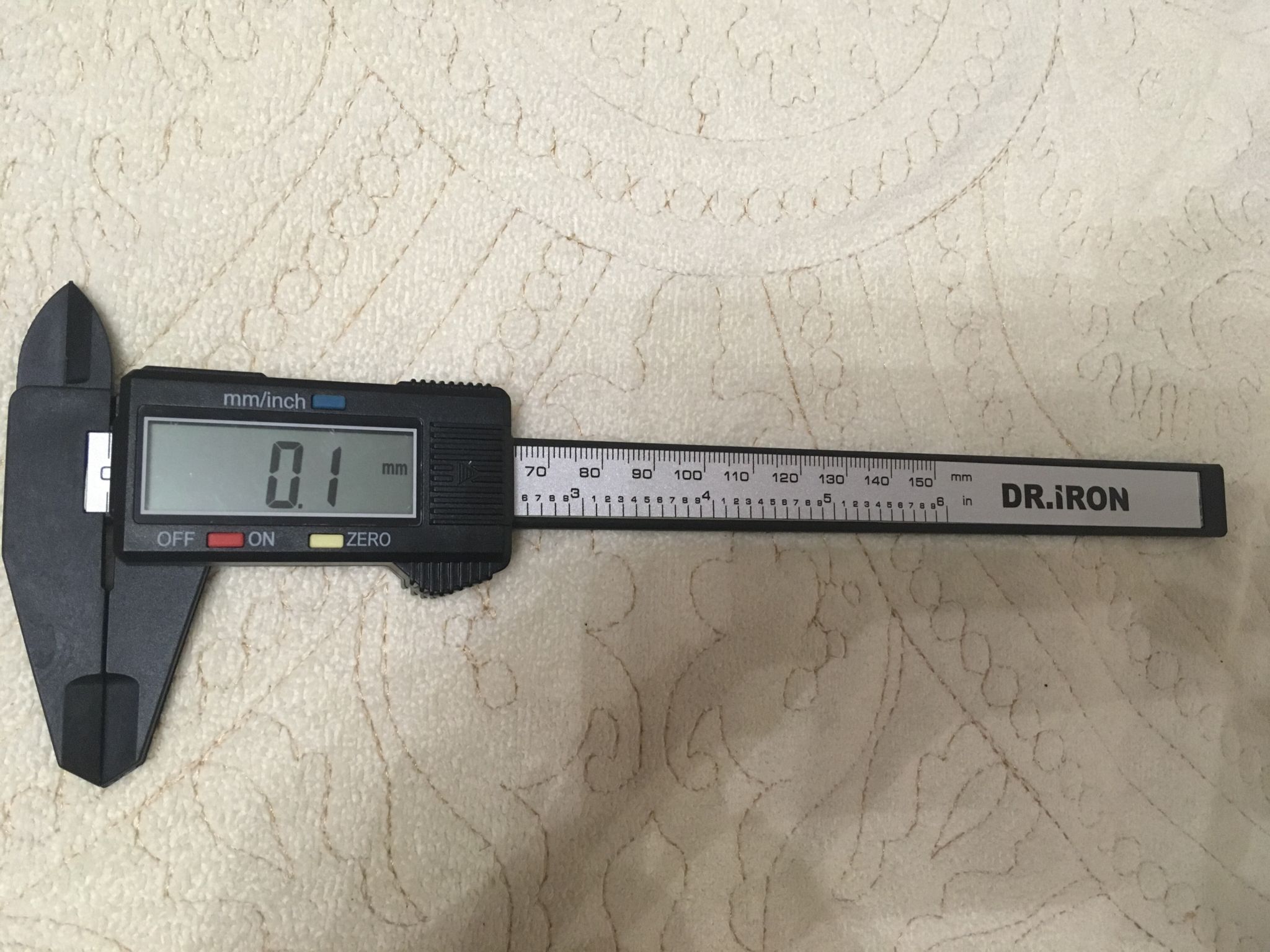 Цифровой штангенциркуль Dr.Iron dr6001 150 мм, 0.1 мм