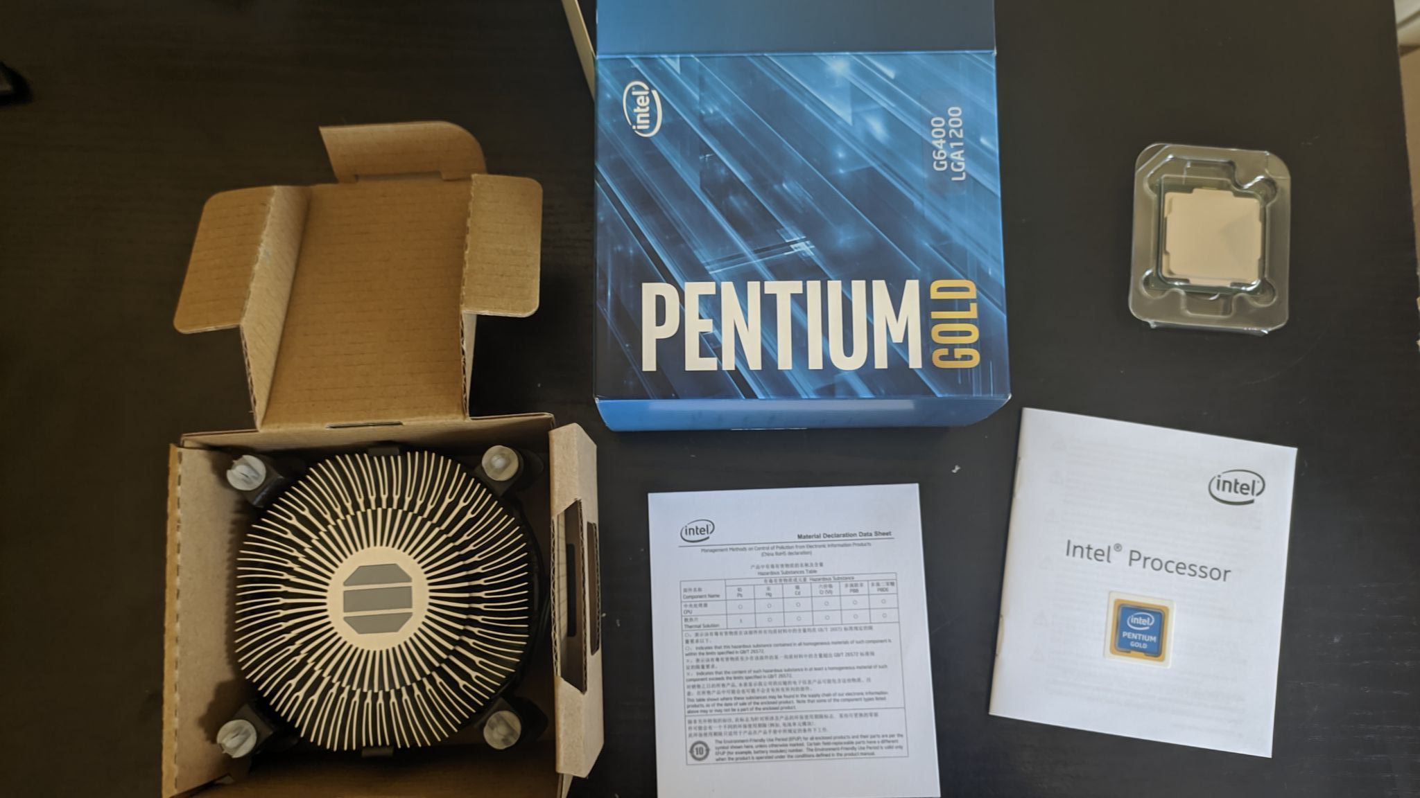 Pentium gold характеристики. Intel Pentium Gold g6400. Процессор Intel Pentium Gold g6400, OEM. Intel Pentium Gold LGA 1200. Intel Pentium Gold 6405 Box.