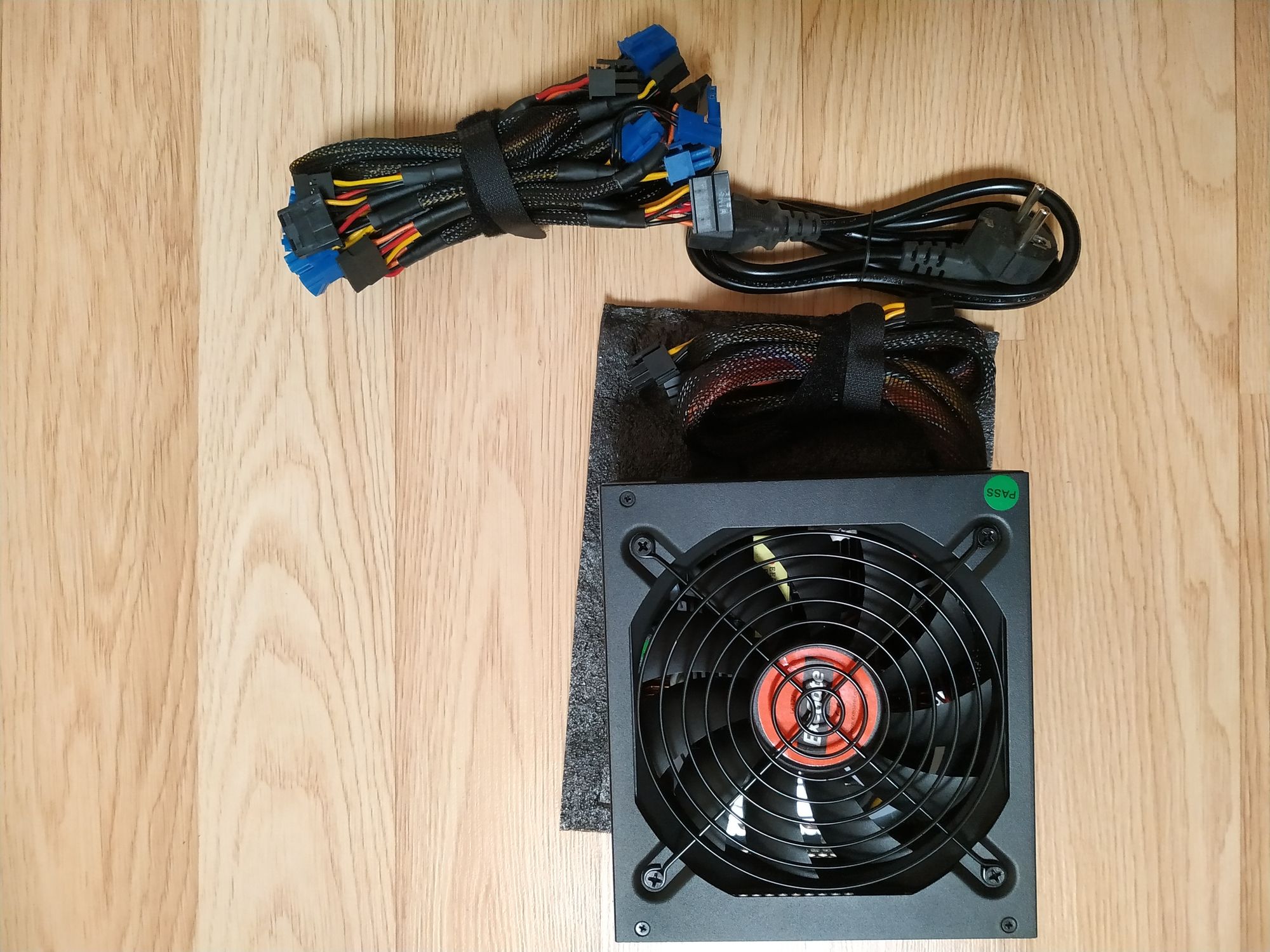 блок питания thermaltake toughpower irgb plus 1250w titanium. Thermaltake trx-1200m. Aerocool kcas 650w bronze. блоки питания atx 1200w. Inwin ip-p1k0bk3-3 oem.