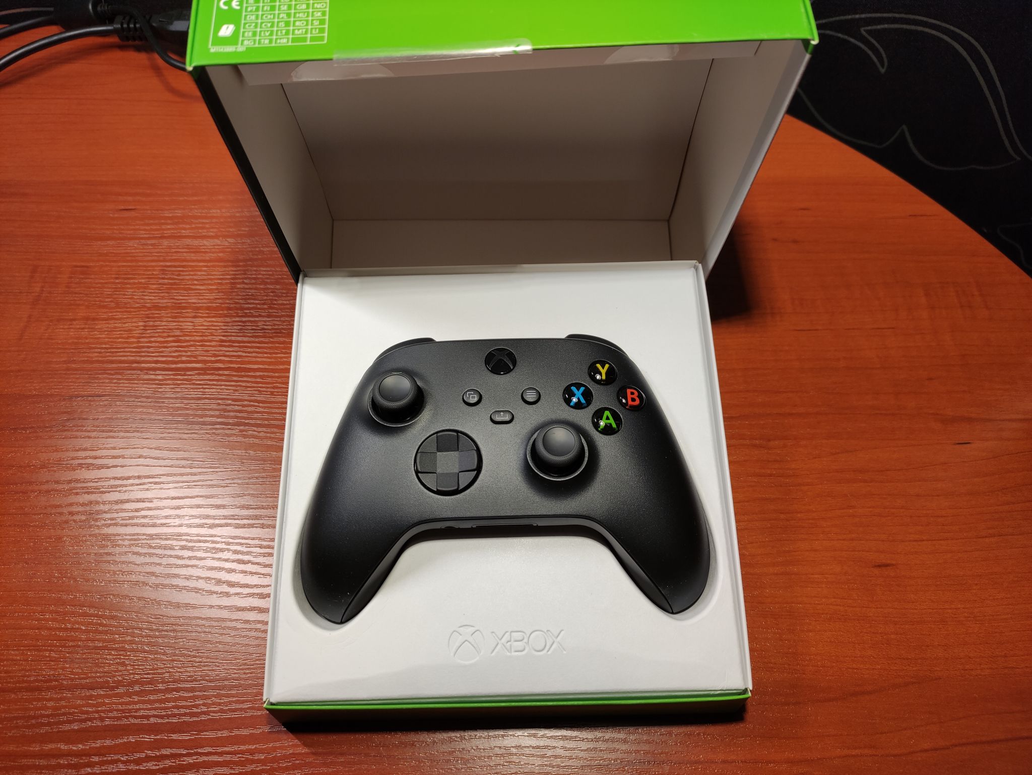 Series джойстик. Геймпад Microsoft Xbox Series Carbon черный (qat-00002). Джойстик хбокс Сериес s. Xbox Series Gamepad коробка. Черный джойстик Xbox Series s.