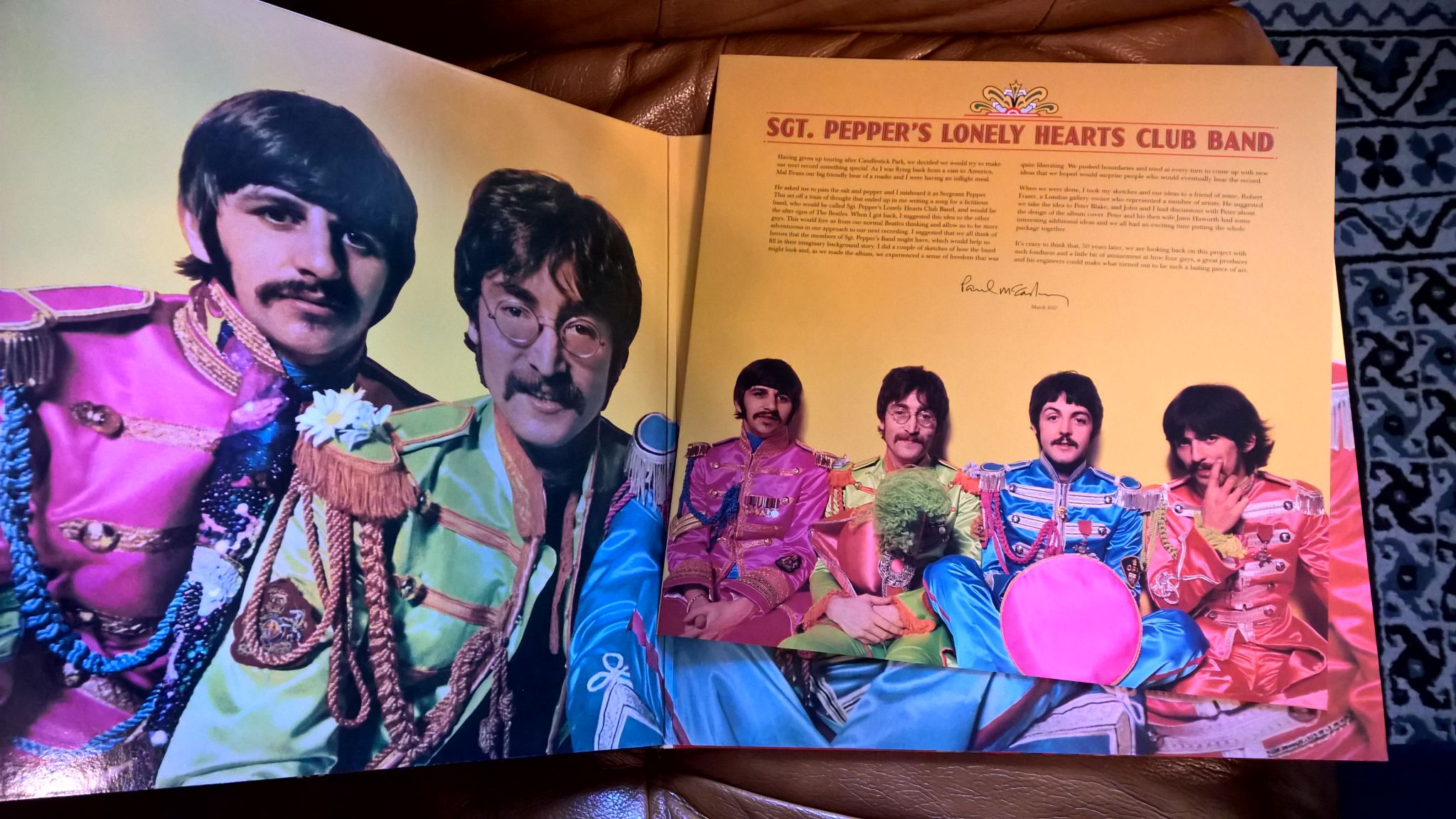 Beatles sgt pepper lonely. Sgt. Pepper's Lonely Hearts Club Band Битлз. Sgt. Pepper's Lonely Hearts Club Band the Beatles пластинка. Beatles Sgt. Pepper's Lonely Hearts Club Band (винил). Виниловая пластинка the Beatles - Sgt. Pepper's Lonely Hearts Club Band (reissue, stereo, Gatefold).