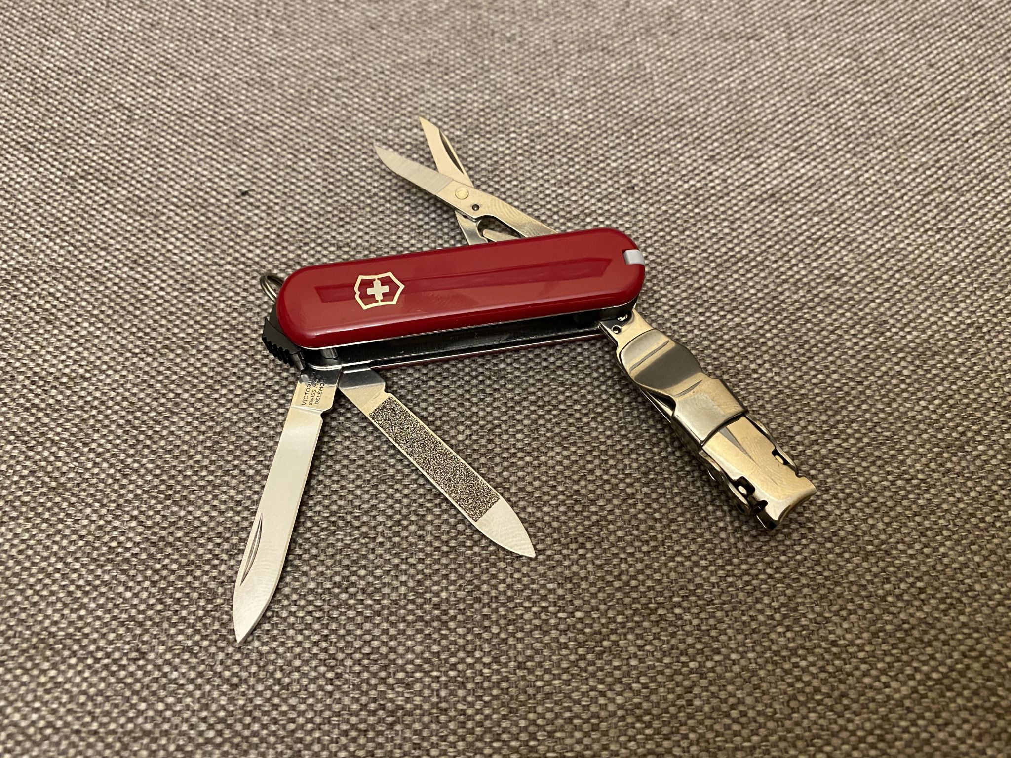 Швейцарский нож брелок. Нож Victorinox NAILCLIP 580 0.6463. Нож Victorinox NAILCLIP 580 (0.6463), 65мм, 8ф., красный. Нож брелок "1830 win". Нож Victorinox "Nail clip 580" 0,6463.94 (65 mm).