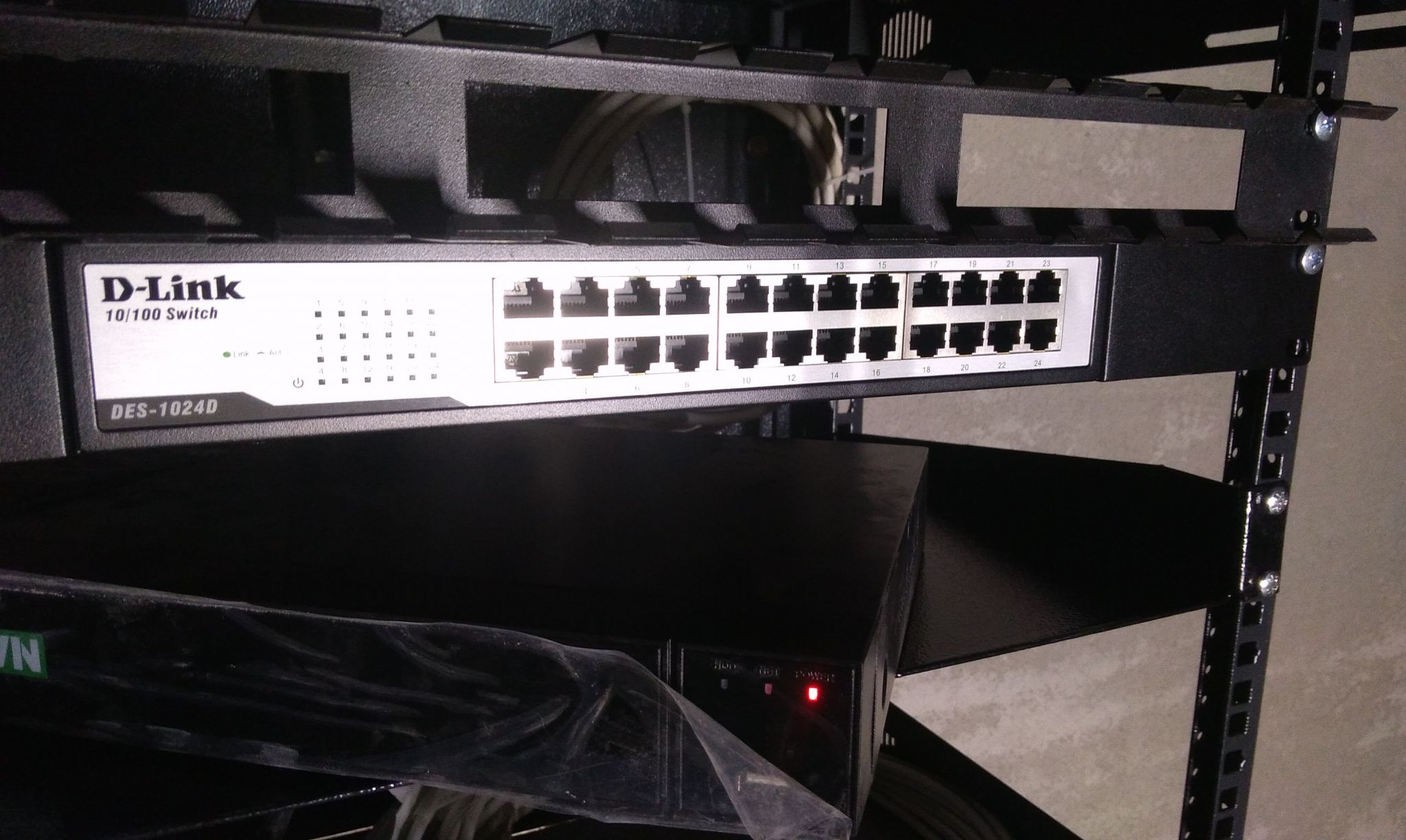 Коммутатор D-Link Switch DES-1024D/G1A — купить по низкой цене в ...