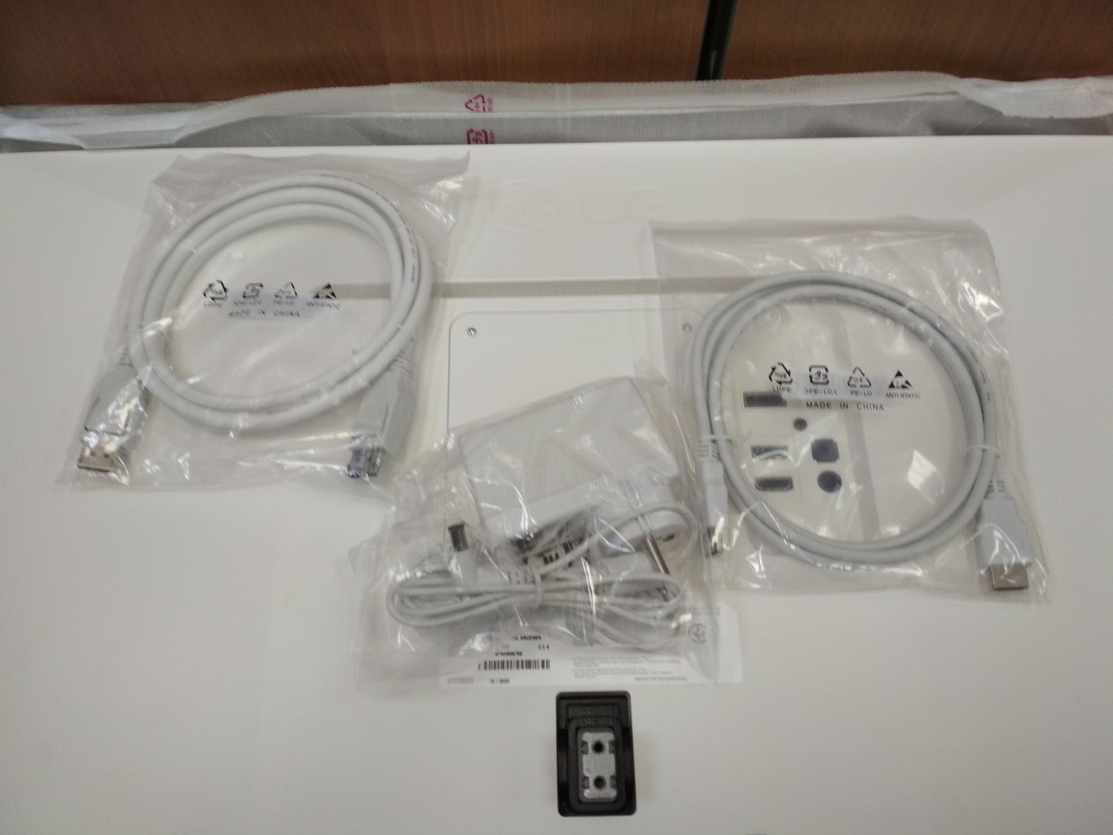 LG 27UL500-W 27 white (27UL500-W.ARUZ 