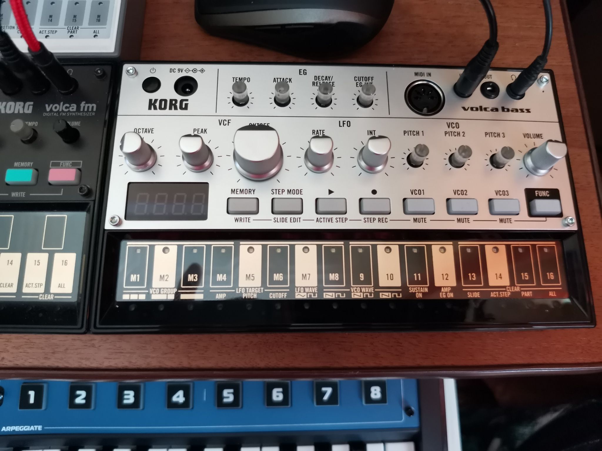 Драм-машина KORG volca bass A044488 — купить в интернет-магазине ОНЛАЙН  ТРЕЙД.РУ