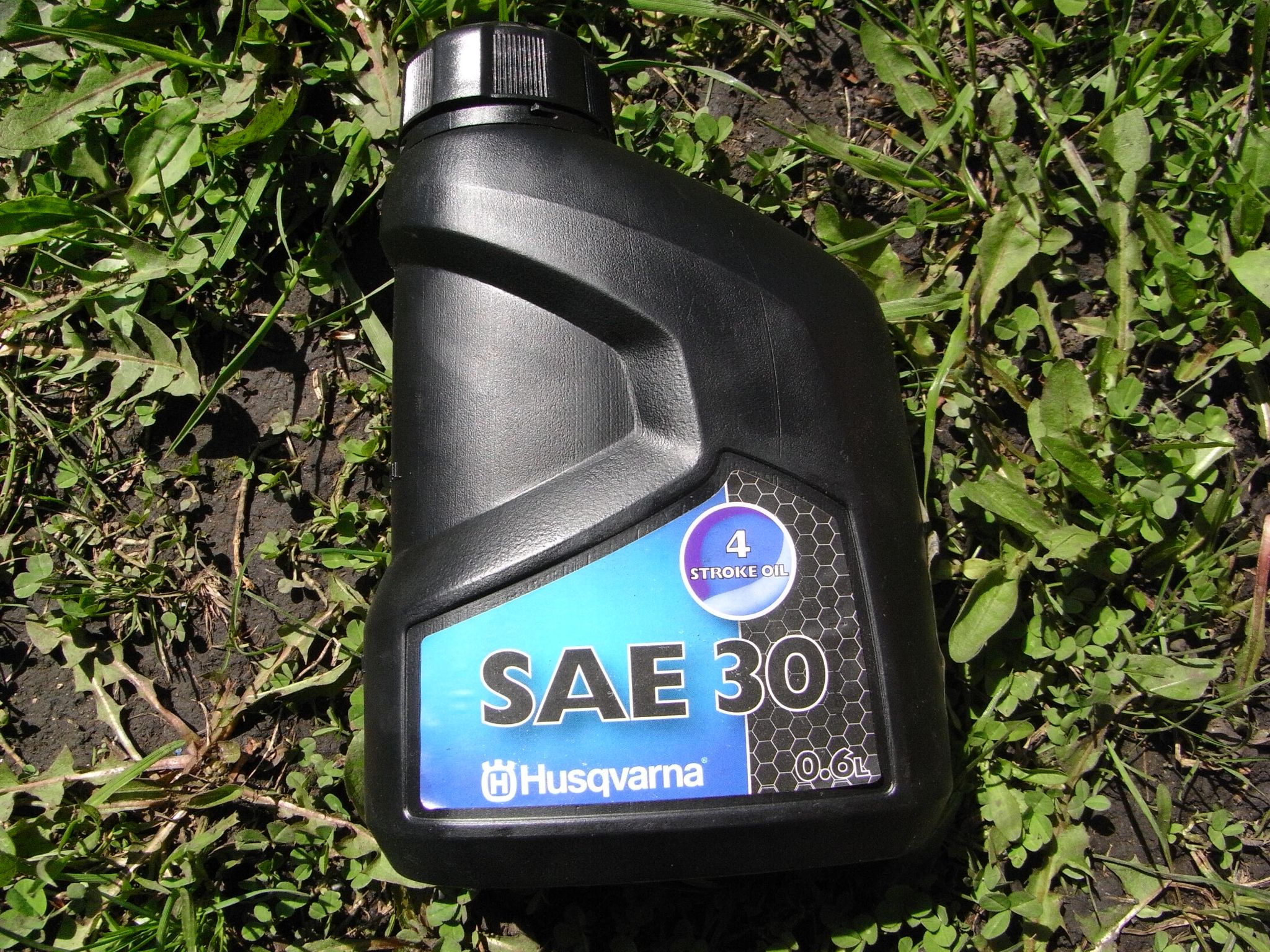 Масло для 4 х тактных двигателей газонокосилок. Husqvarna SAE-30 5774192-01. 4х тактное Husqvarna SAE 30. Хускварна масло 4 тактное. 5774192-01 Масло для 4-х тактных двигателей.