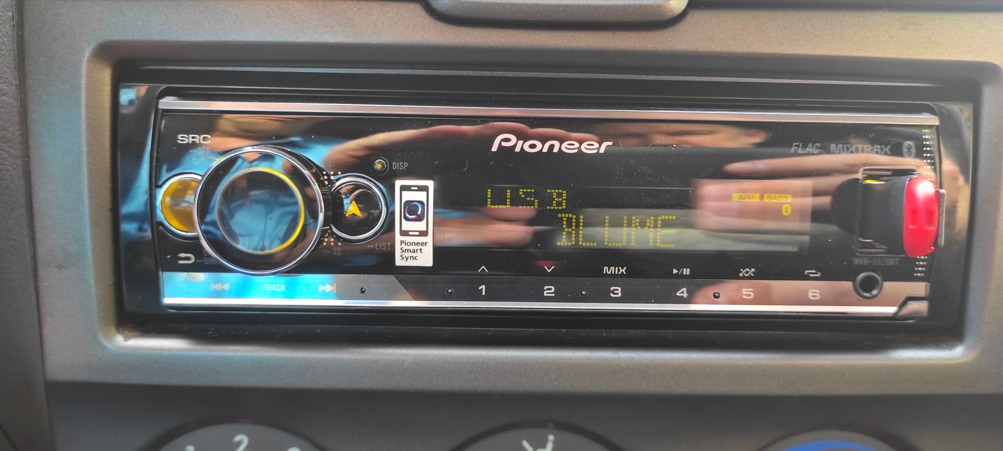 Автомагнитола Pioneer MVH-S520BT — купить по низкой цене в интернет ...
