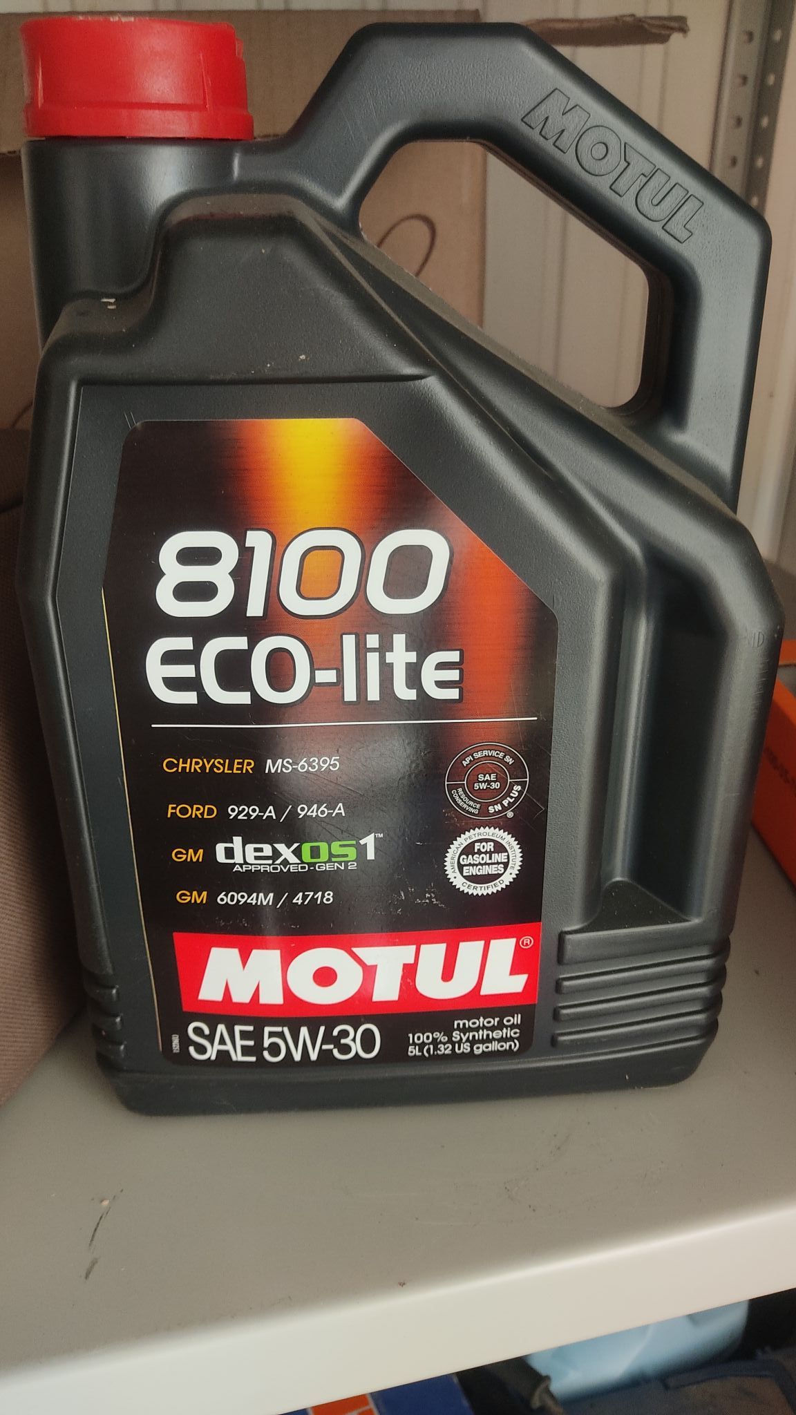 Купить масло motul 5w30. Motul 8100 Eco-Lite 5w-30. Motul Eco Lite 5w30 5л. Мотюль 8100 Eco-Lite 5w30. Масло Motul 8100 Eco-Lite 5w30.