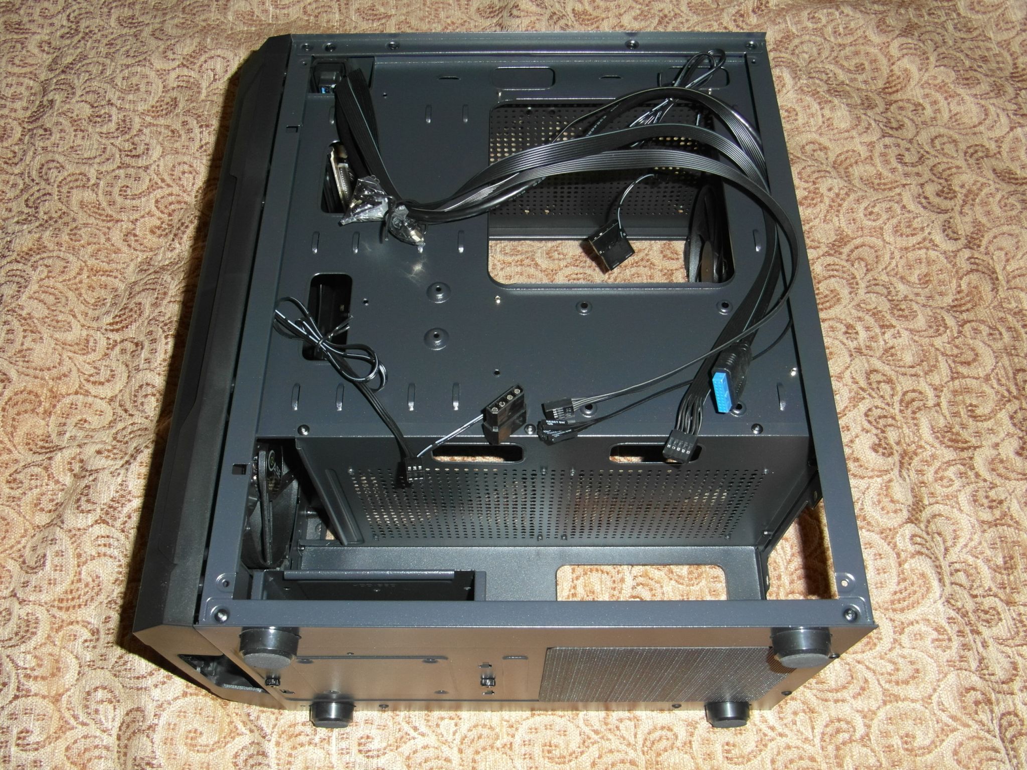 Корпус Powercase Mistra Micro Z2B SI, черный (CMIMZB-F2SI) — купить по ...