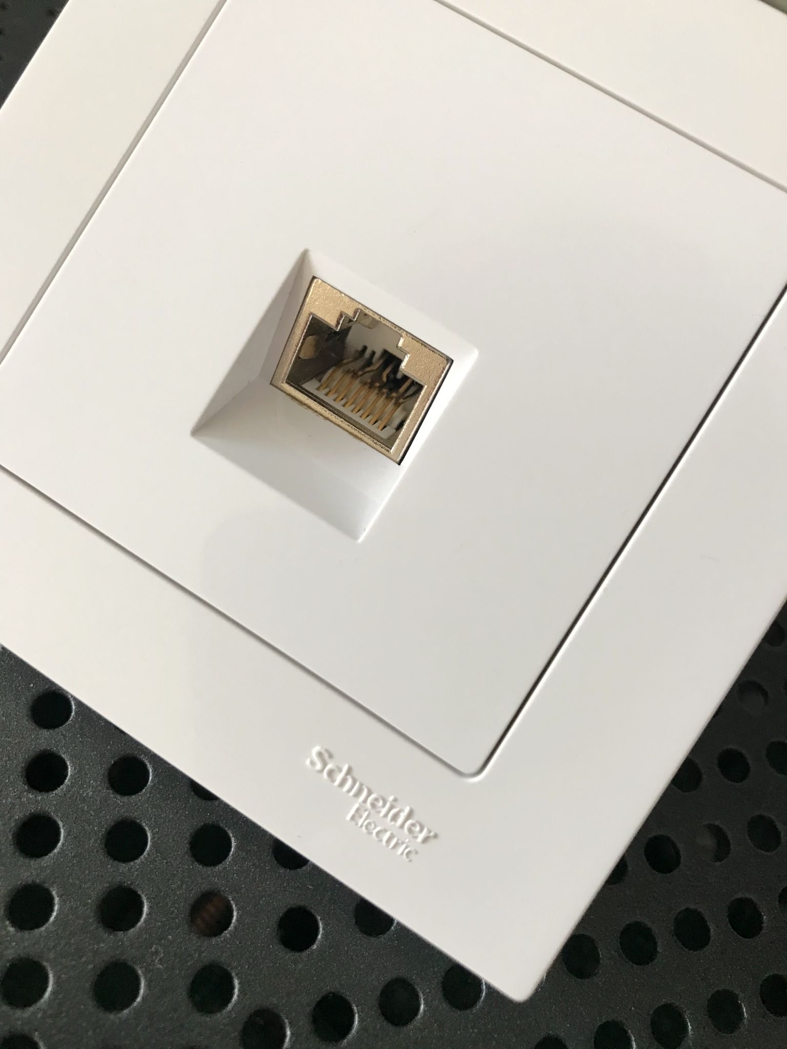 Купить розетка компьютерная RJ45 SCHNEIDER ELECTRIC AtlasDesign кат. 6A ...