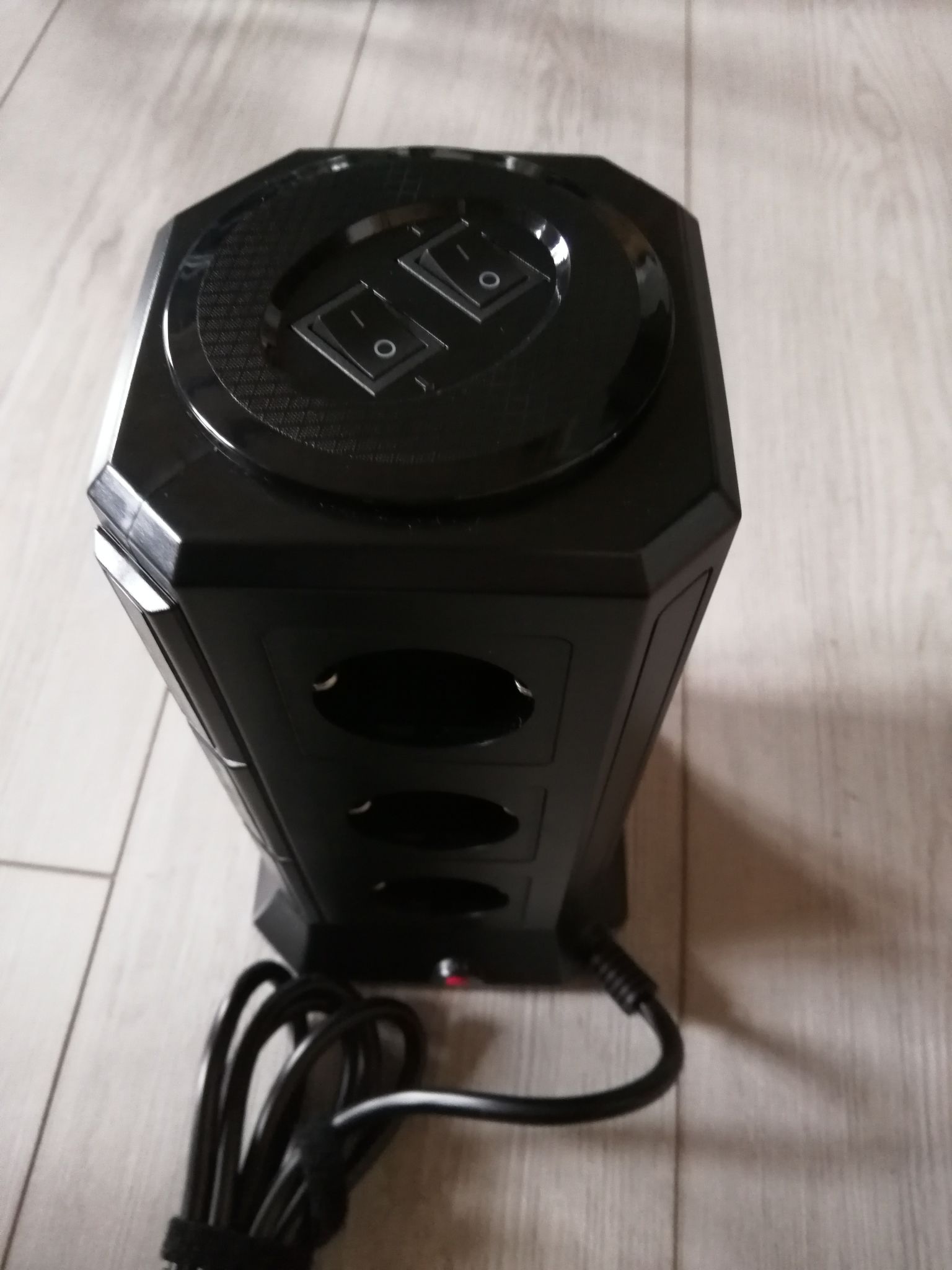 Сетевой фильтр Qumo Power Tower Pro 12SP5U (P-0001) (12 розеток, 3*1 ...