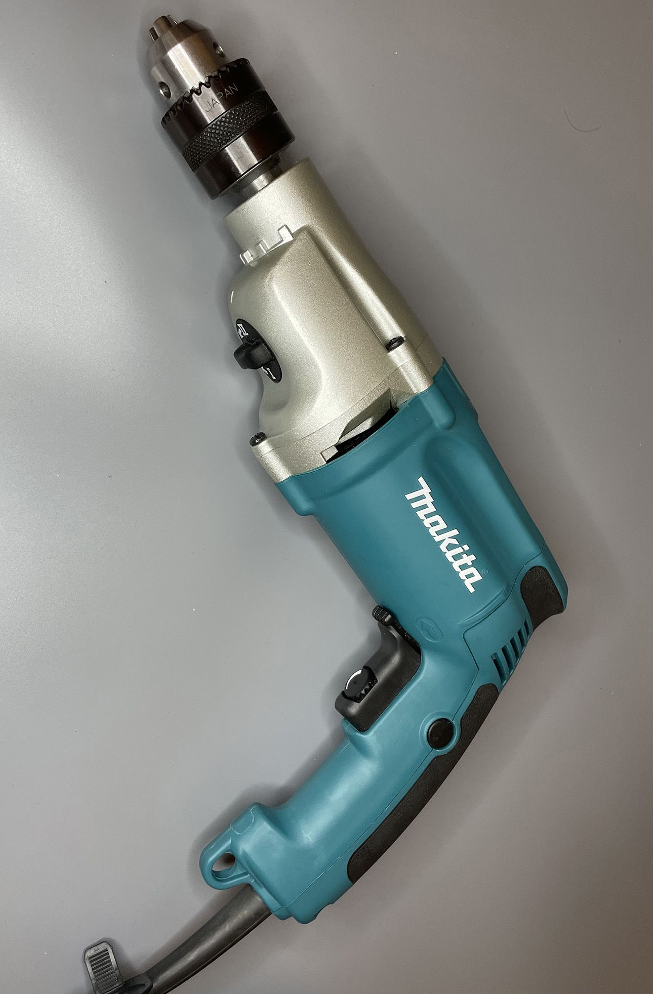 Дрель makita dp4010