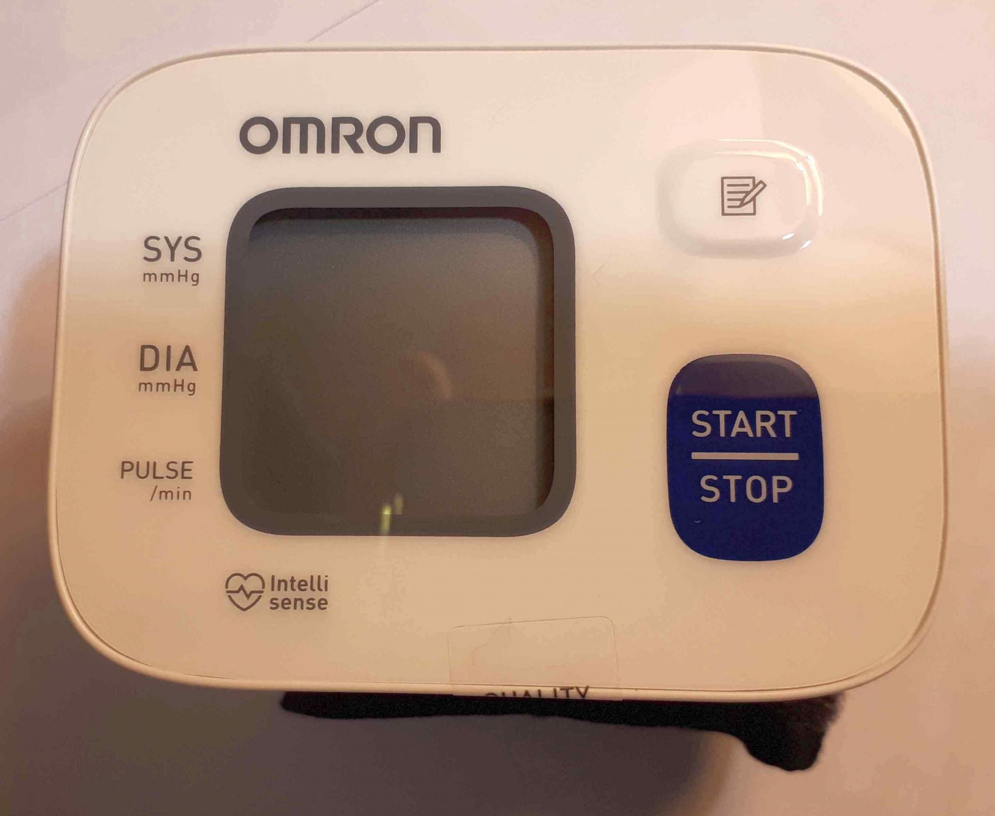 Автоматический тонометр omron rs2 на запястье. Тонометр Omron RS 2 (на запястье). Тонометр Омрон rs2,,автомат. Тонометр Omron rs2 чехол. Тонометр Omron rs2 бокс.