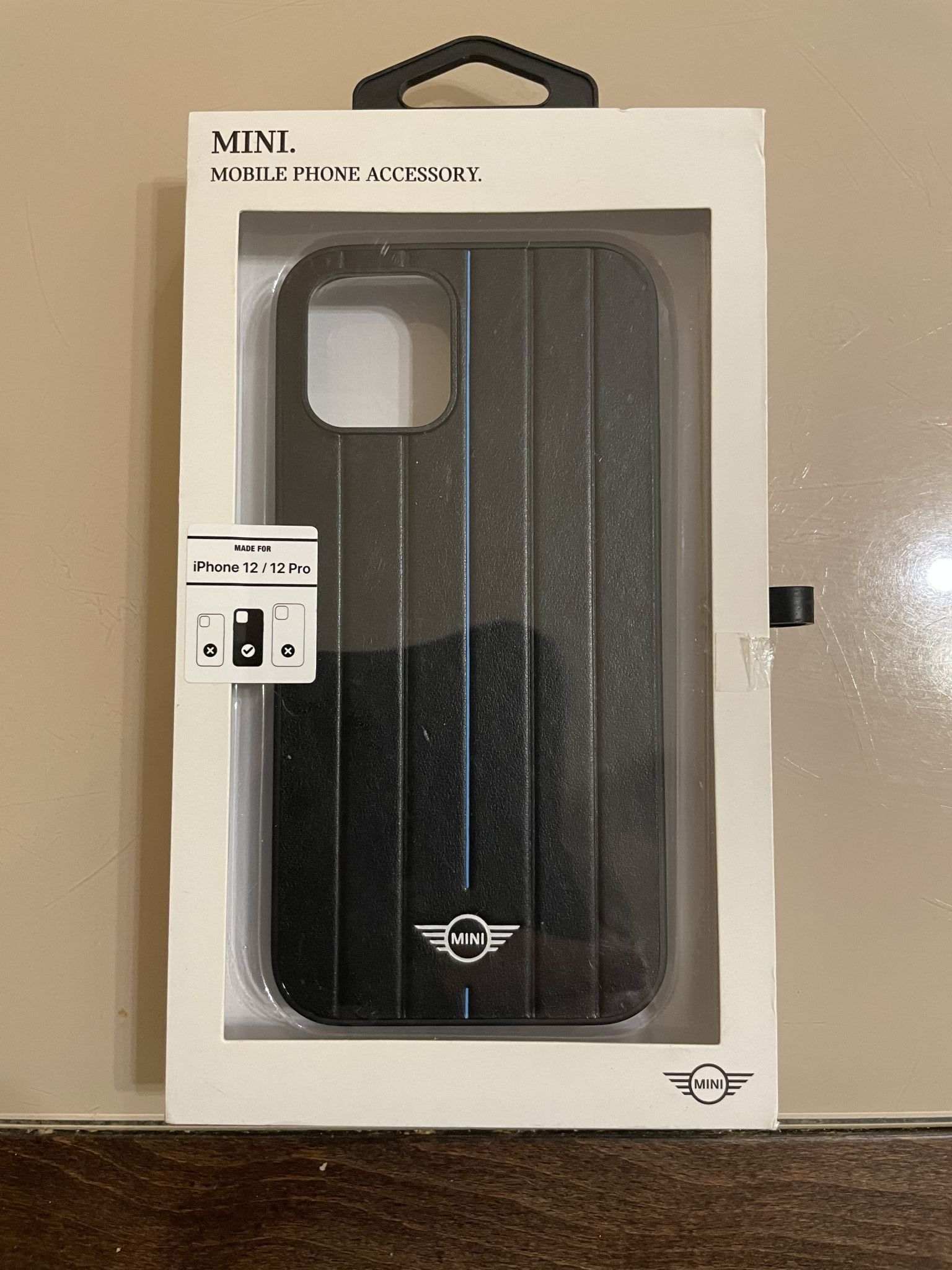 Чехол CG-MOBILE Mini HOT STAMPED для iPhone 12/12 Pro, черный/синий —  купить в интернет-магазине ОНЛАЙН ТРЕЙД.РУ