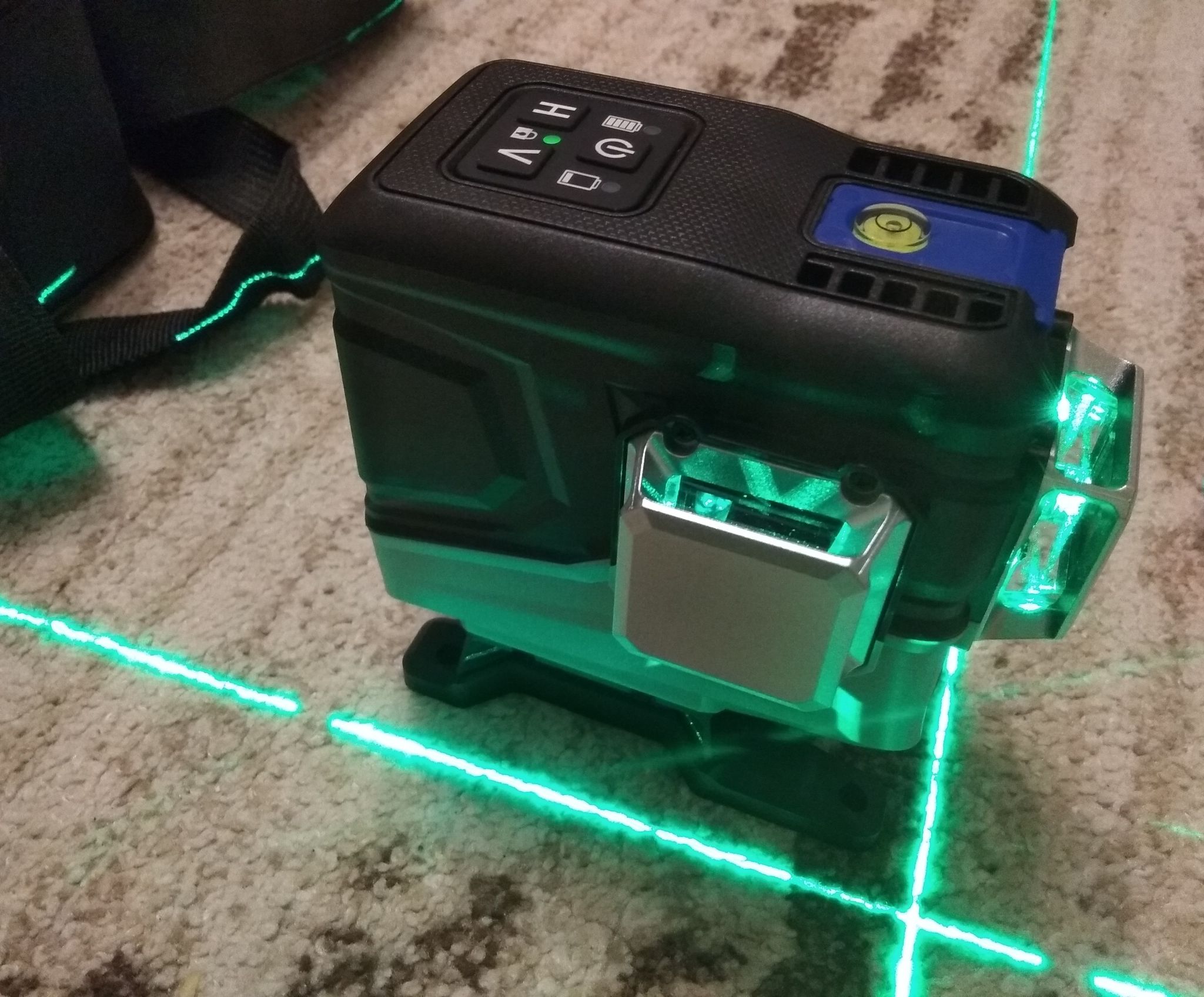 Уровень лазерный самовыравнивающийся линейный. Лазерный нивелир зеленый луч. Лазерный уровень hilda 12 линий. Лазерный уровень деко 360 зеленый. Лазерный уровень deko ll12-hvr 065-0202.