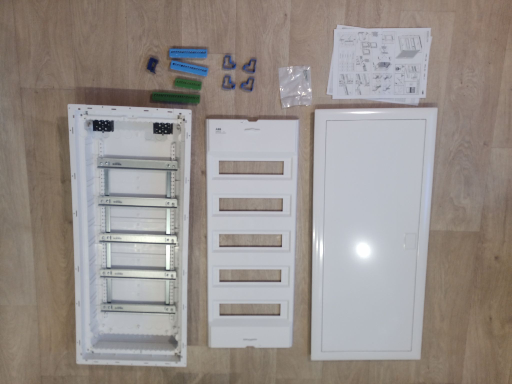 Авв шкаф комбинированный с дверью с вентиляционными отверстиями 5 рядов 24м uk662cv