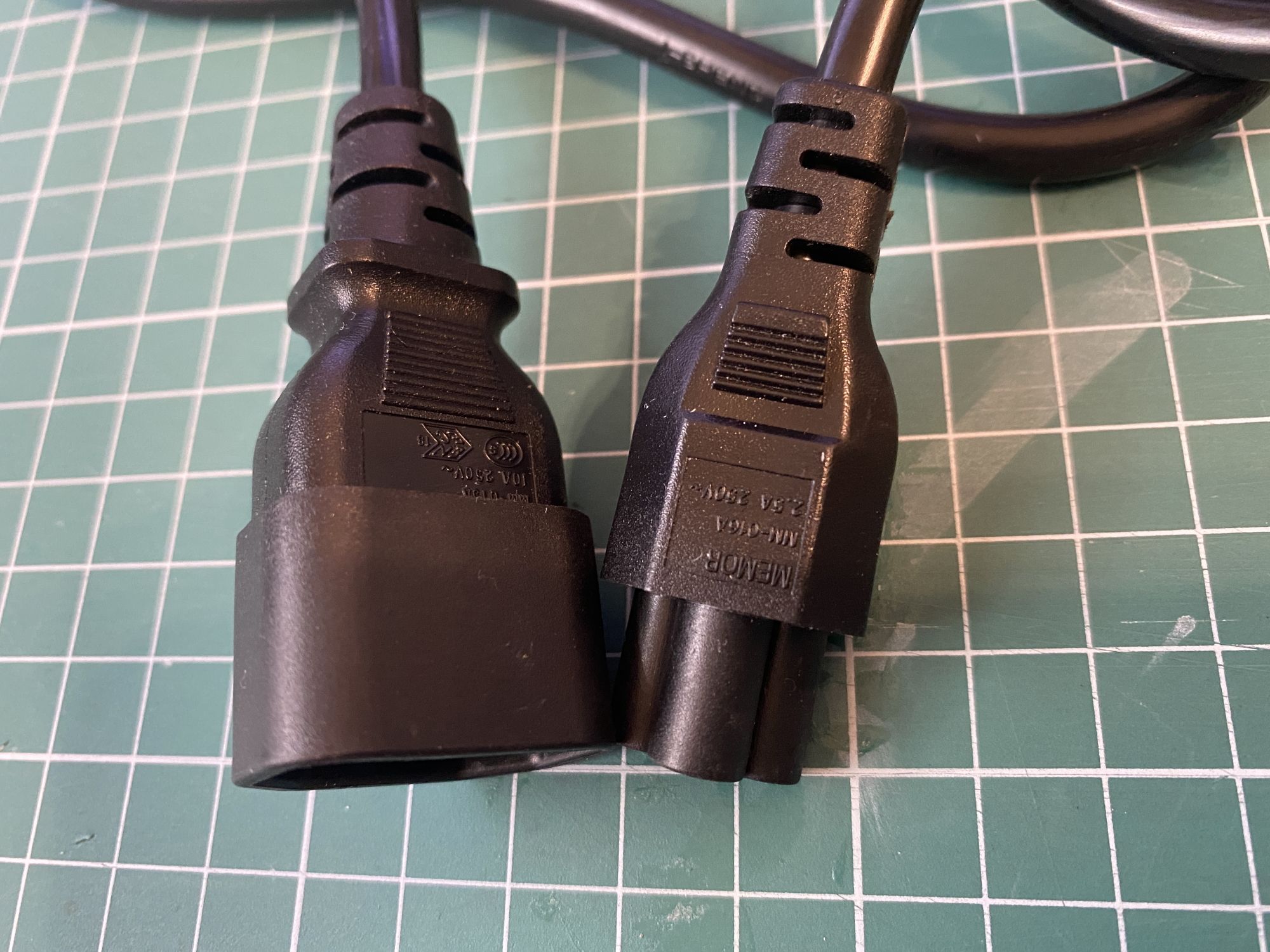 Кабель Powercom CABLE IEC 320 C14 TO C5 — купить в интернет-магазине ...