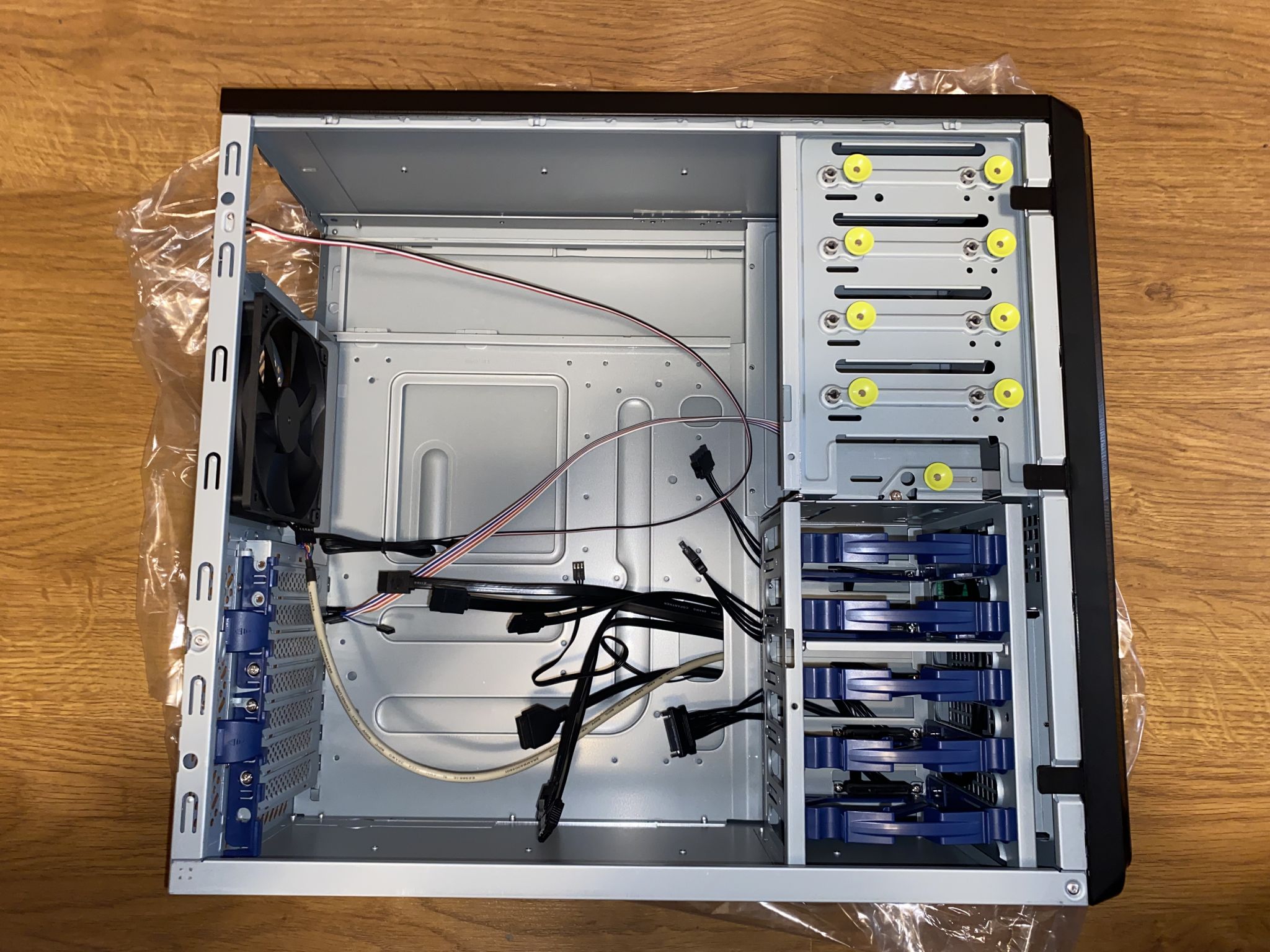 Корпус INWIN PE689BL 6141921 — купить по низкой цене в интернет ...