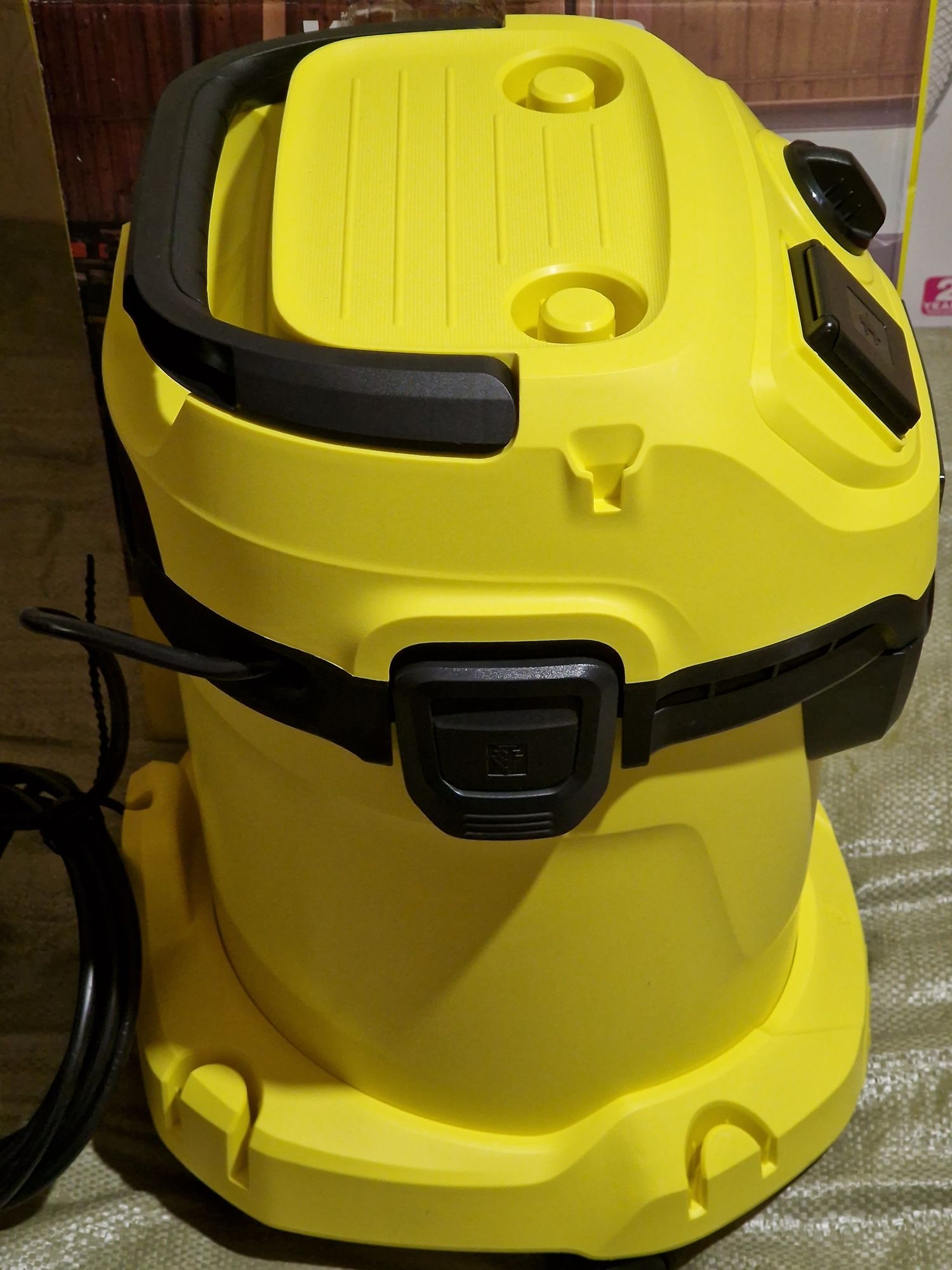 Karcher wd 3 v 17. пылесос хозяйственный karcher kwd 3 v-17/4/20 suction. Karcher wd 3 s v-19/4/20 1000 вт втягивает жидкость. Karcher wd 3 v 17. Karcher wd 3 v 17.