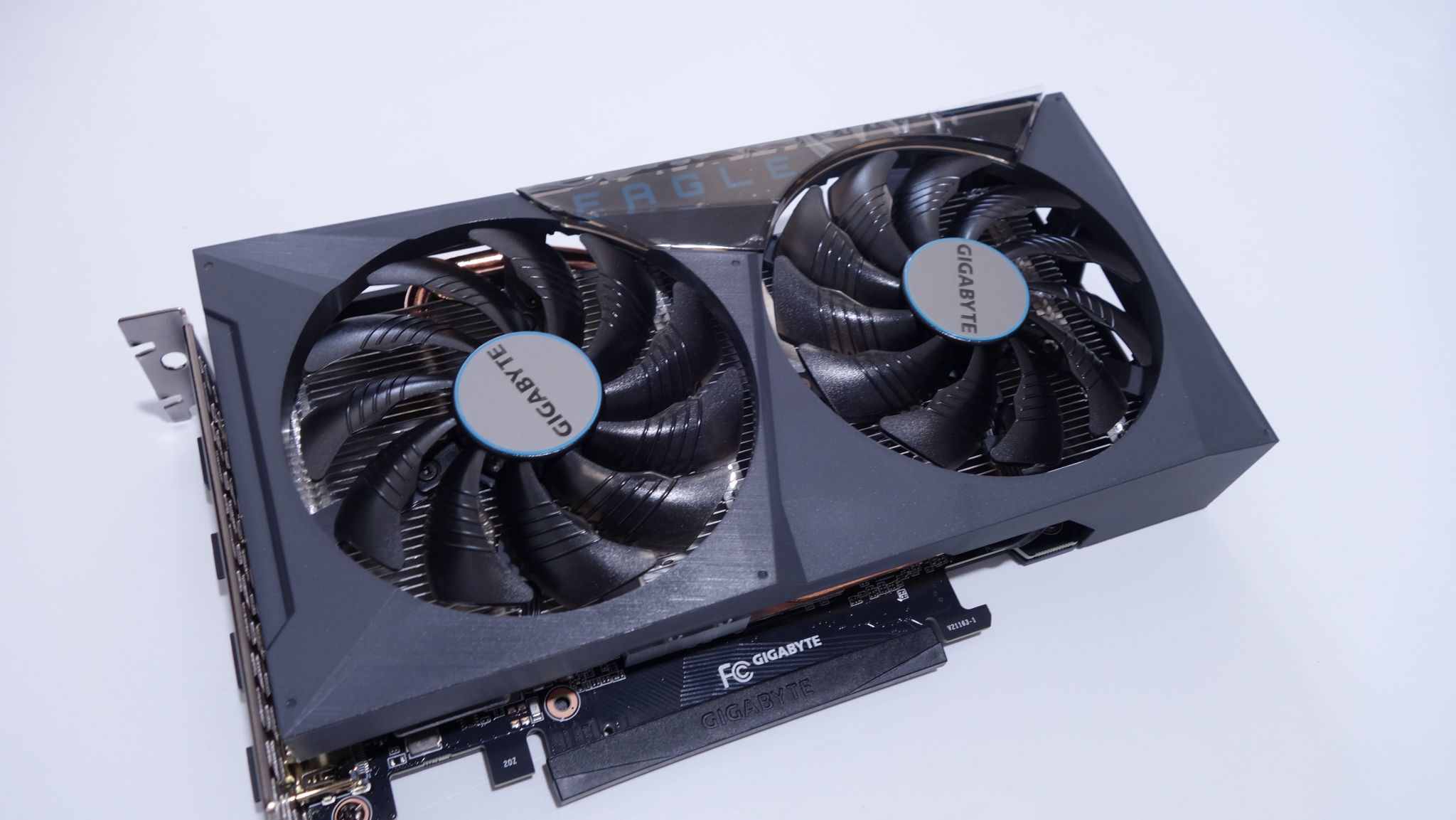 Видеокарта GIGABYTE GeForce RTX 3050 EAGLE OC 8G GV-N3050EAGLE OC-8GD ...