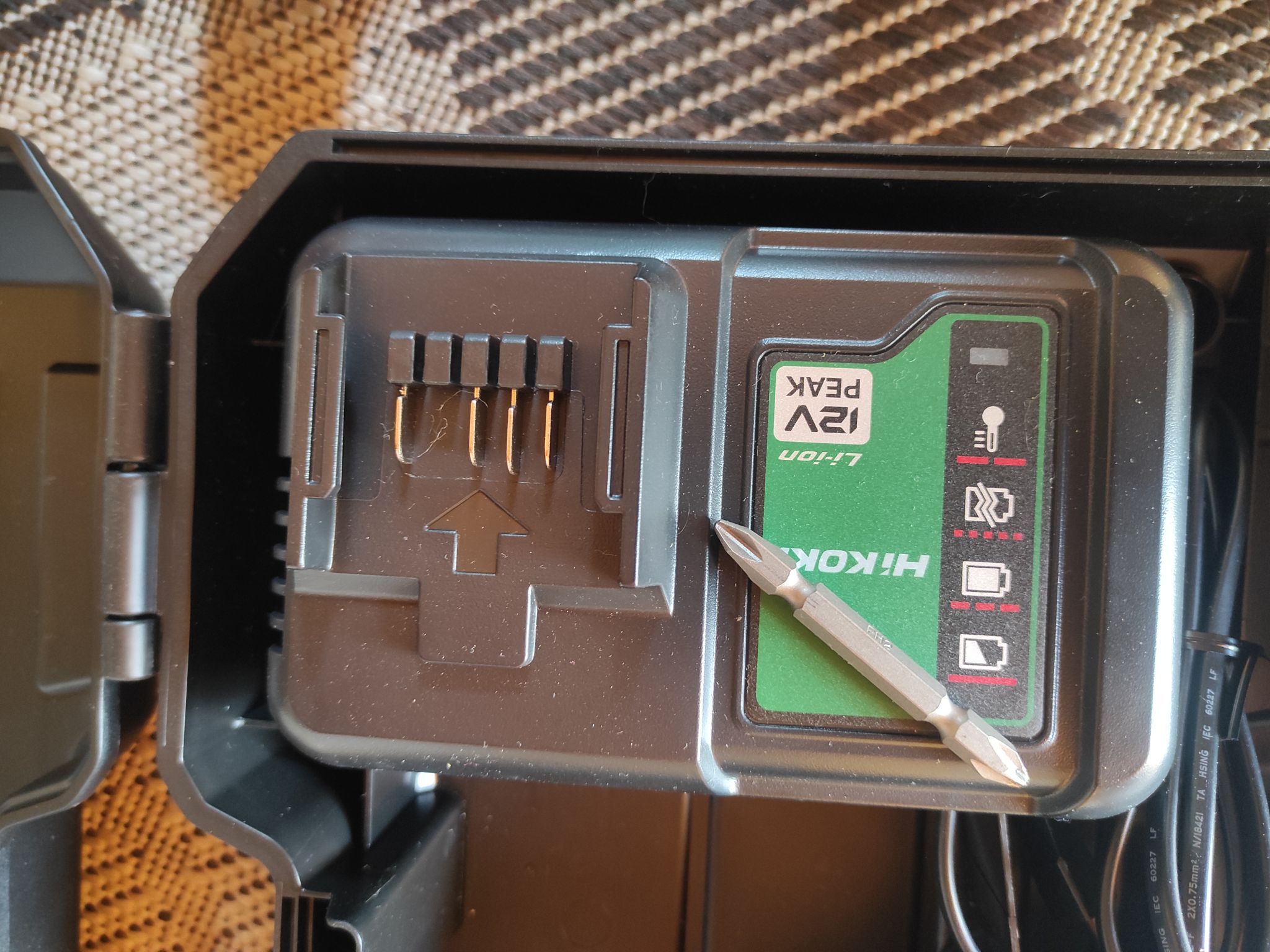 Аккумуляторная Дрель Шуруповерт Hikoki Ds12da Ds12darfz Купить