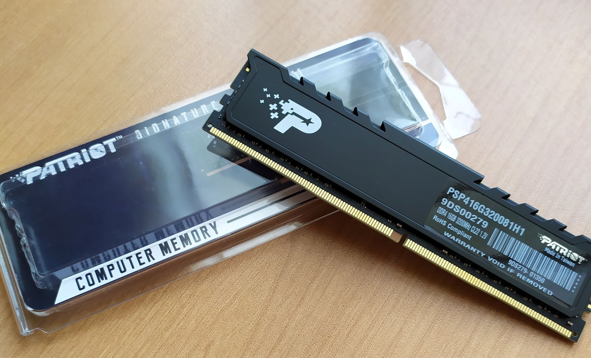 Barrette Mémoire RAM Patriot Signature Premium 16 Go DDR4 3200 MHz - Neuf Sous Blister
