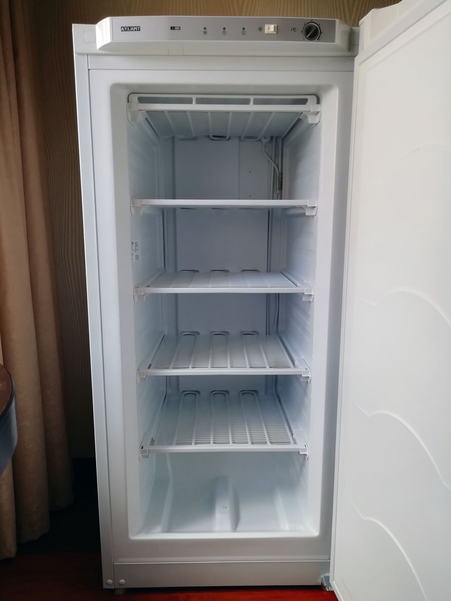 Морозильный шкаф атлант или бирюса