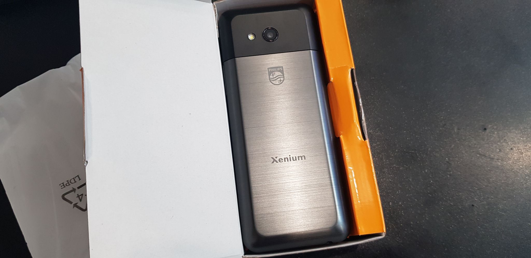 Мобильный телефон Philips Xenium E590 Черный 8712581777265 — купить в интернет-магазине ОНЛАЙН ТРЕЙД.РУ