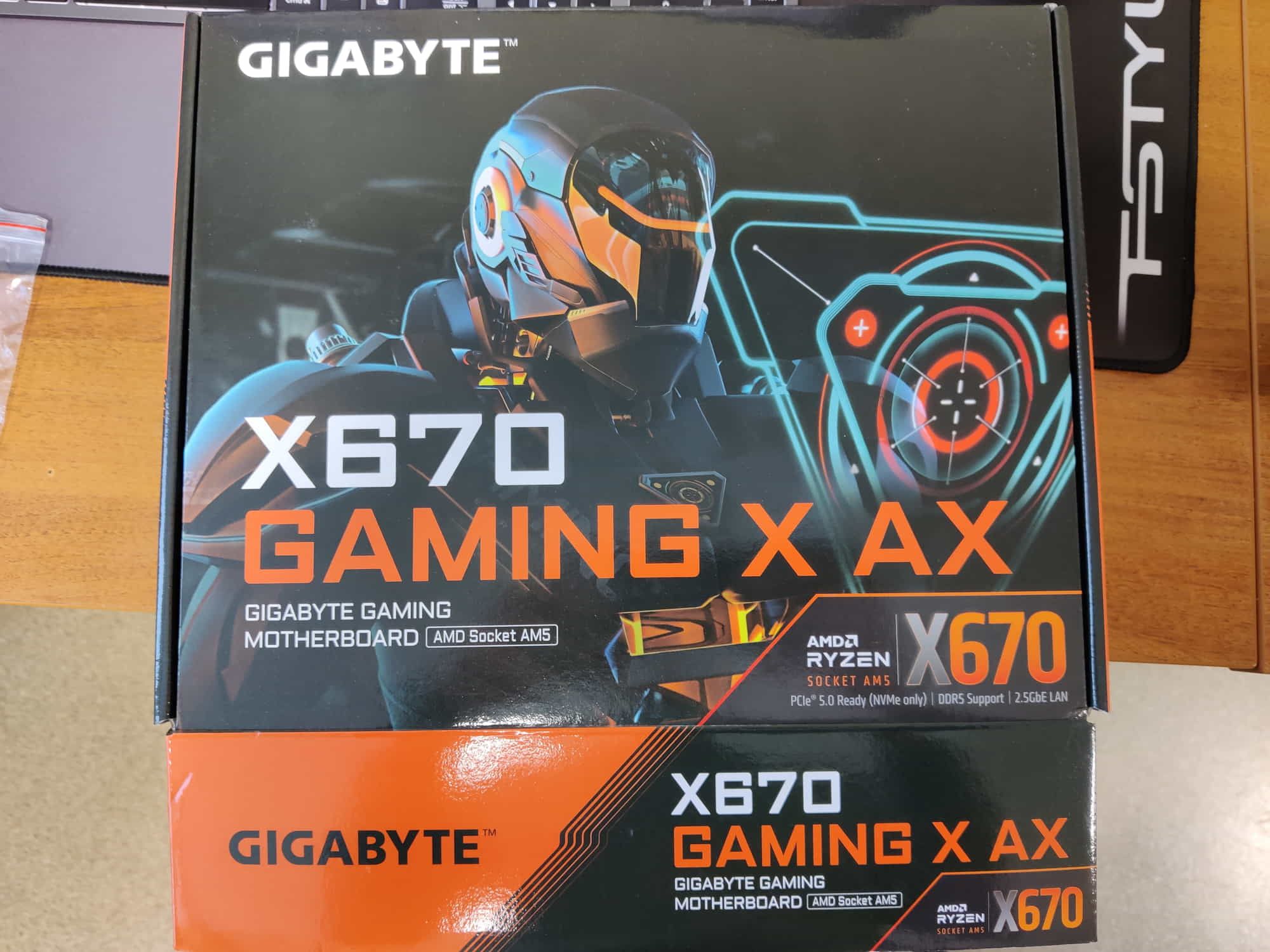 Gigabyte x670 gaming x. Gigabyte x670 Gaming x AX. X670 Gaming x AX. X670 Gaming x AX замена батарейки. Gigabyte x670 Gaming x AX высота от SSD до видеокарты.