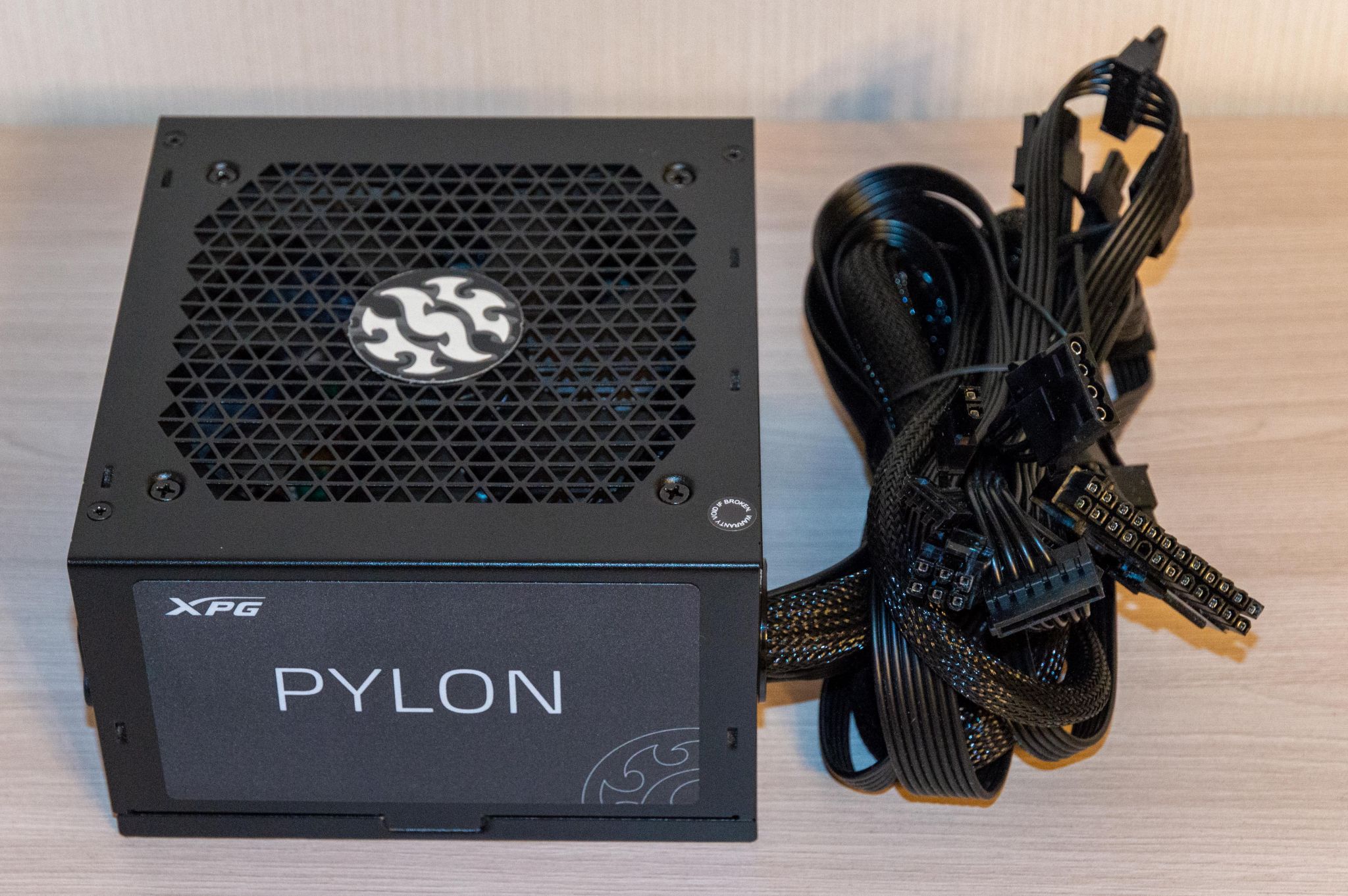 Блок питания XPG PYLON, 550W, 80+ Bronze (PYLON550B-BKCEU) — купить по ...