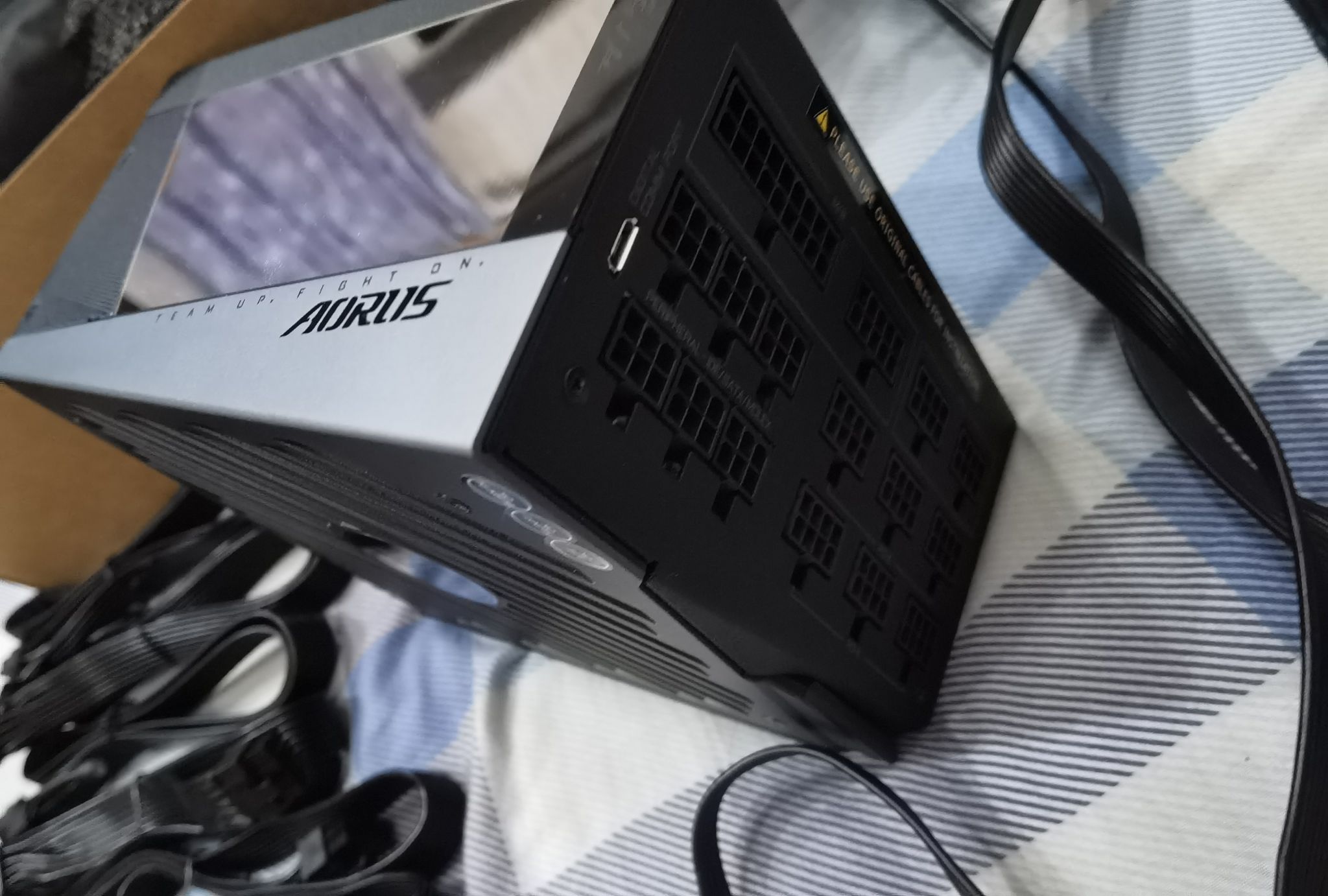 Блок питания Gigabyte 1200W GP-AP1200PM Platinum — купить в интернет ...