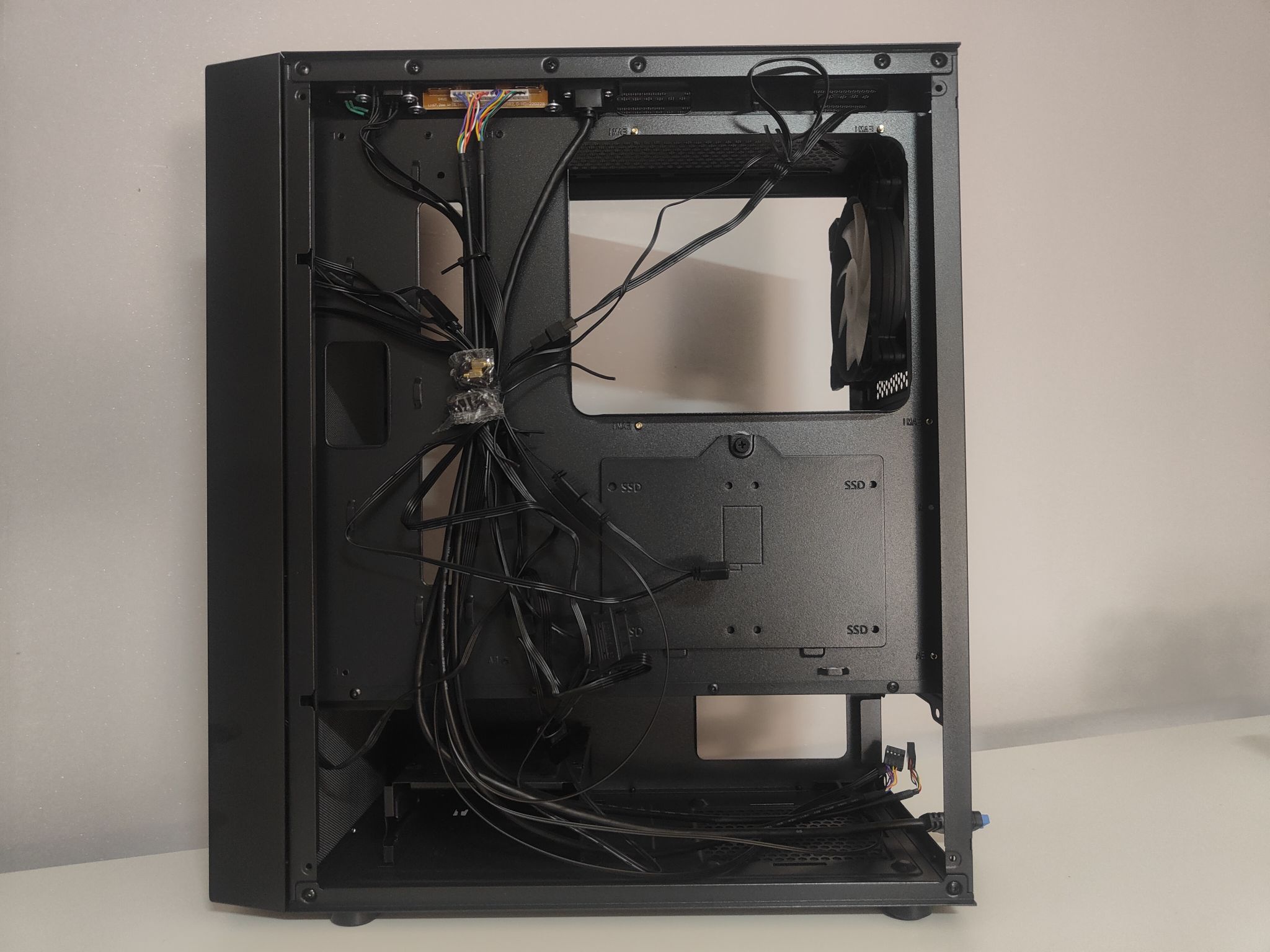 Корпус Powercase Mistral Evo, черный (CMIEB-F4S) — купить по низкой ...