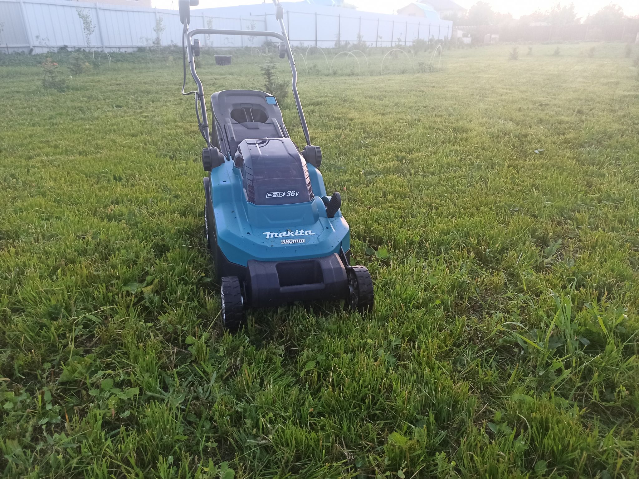 Газонокосилка аккумуляторная Makita DLM382PM2 LXT — купить по низкой ...