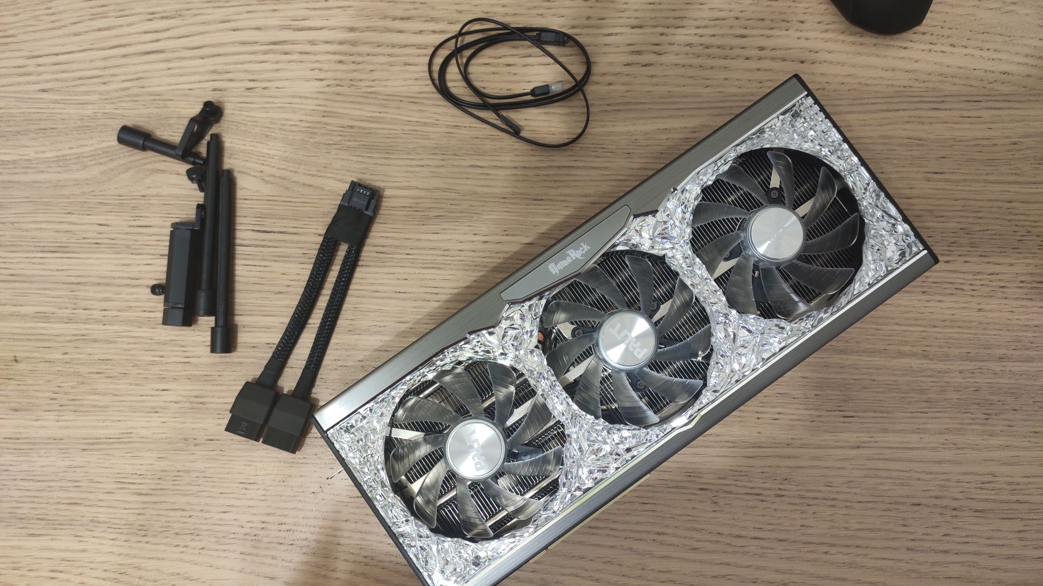 Palit GEFORCE RTX 4070 ti GAMEROCK Classic 12g. GEFORCE RTX 4070 ti GAMEROCK Premium.