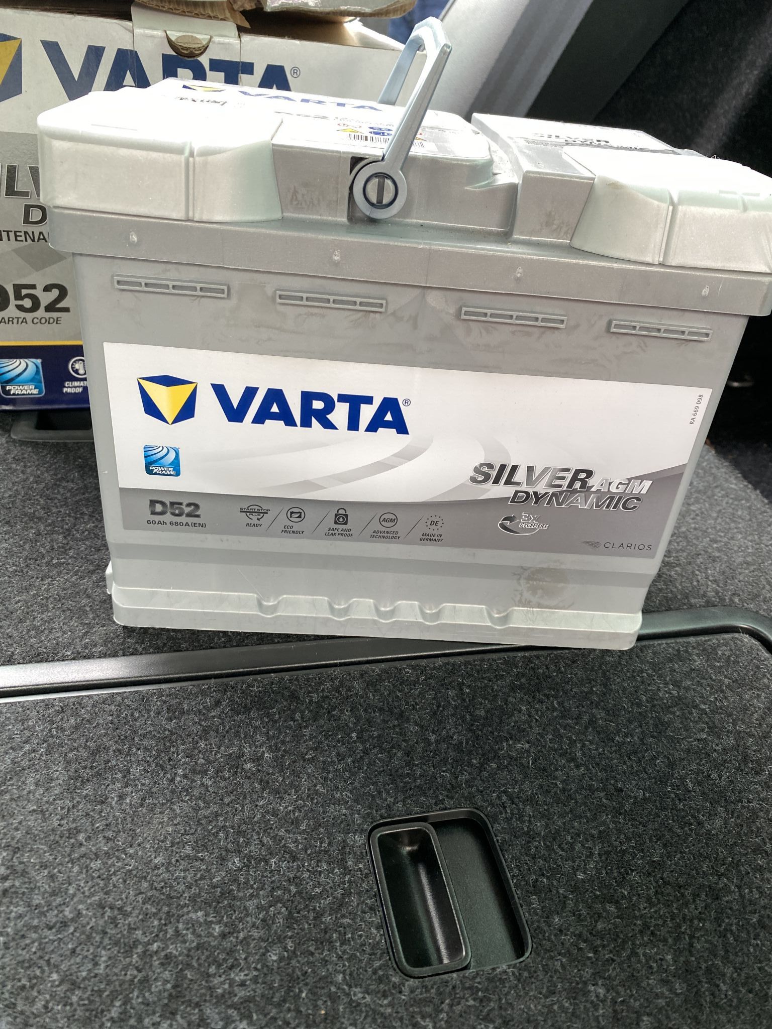 Аккумулятор VARTA D52/A8 Silver Dynamic AGM 560 901 068 Аккумулятор VARTA D52/A8 Silver Dynamic AGM 560 901 068