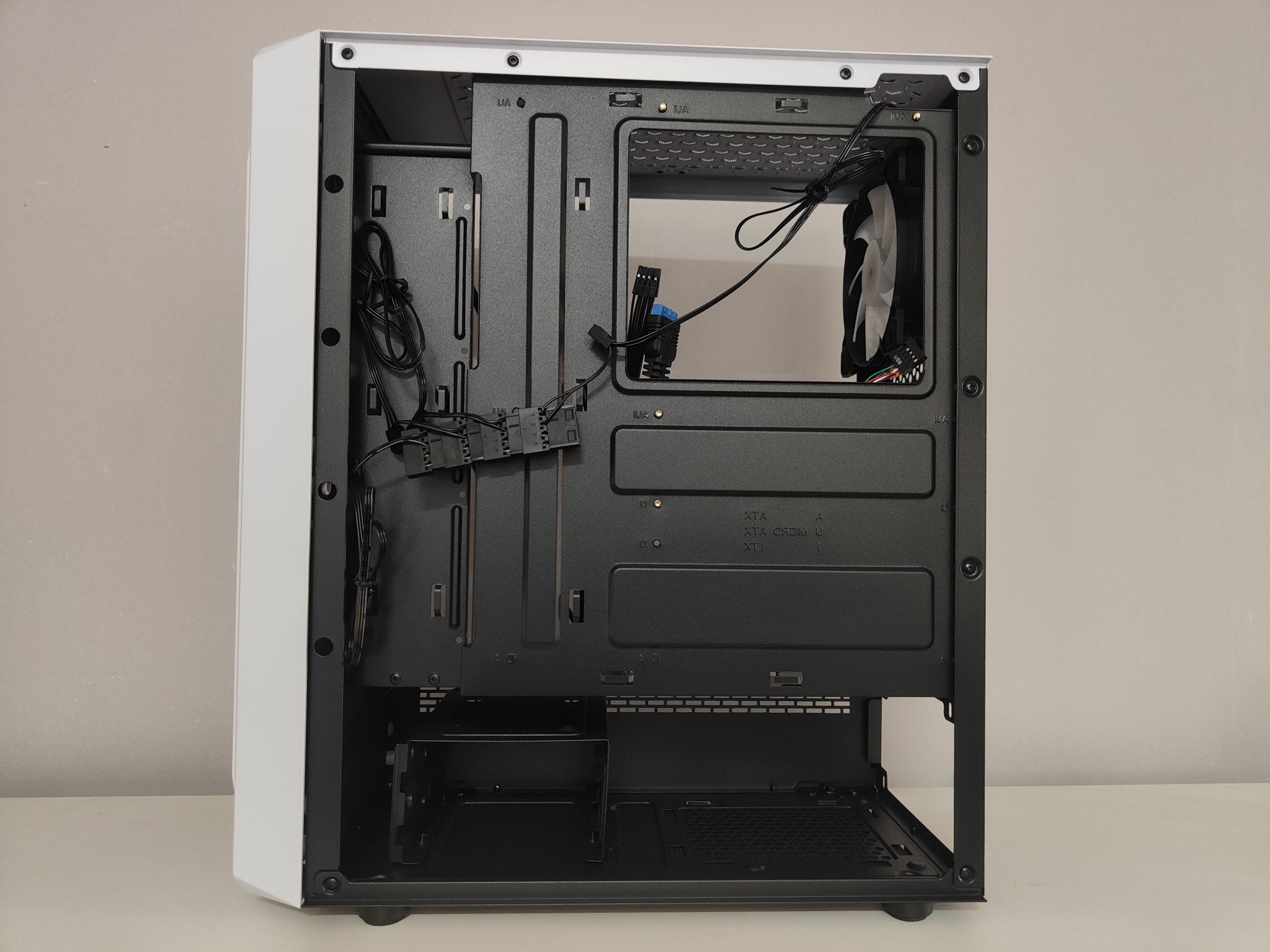 Корпус Powercase MISTRAL Z4, белый (CMIZW-L4) — купить по низкой цене в ...