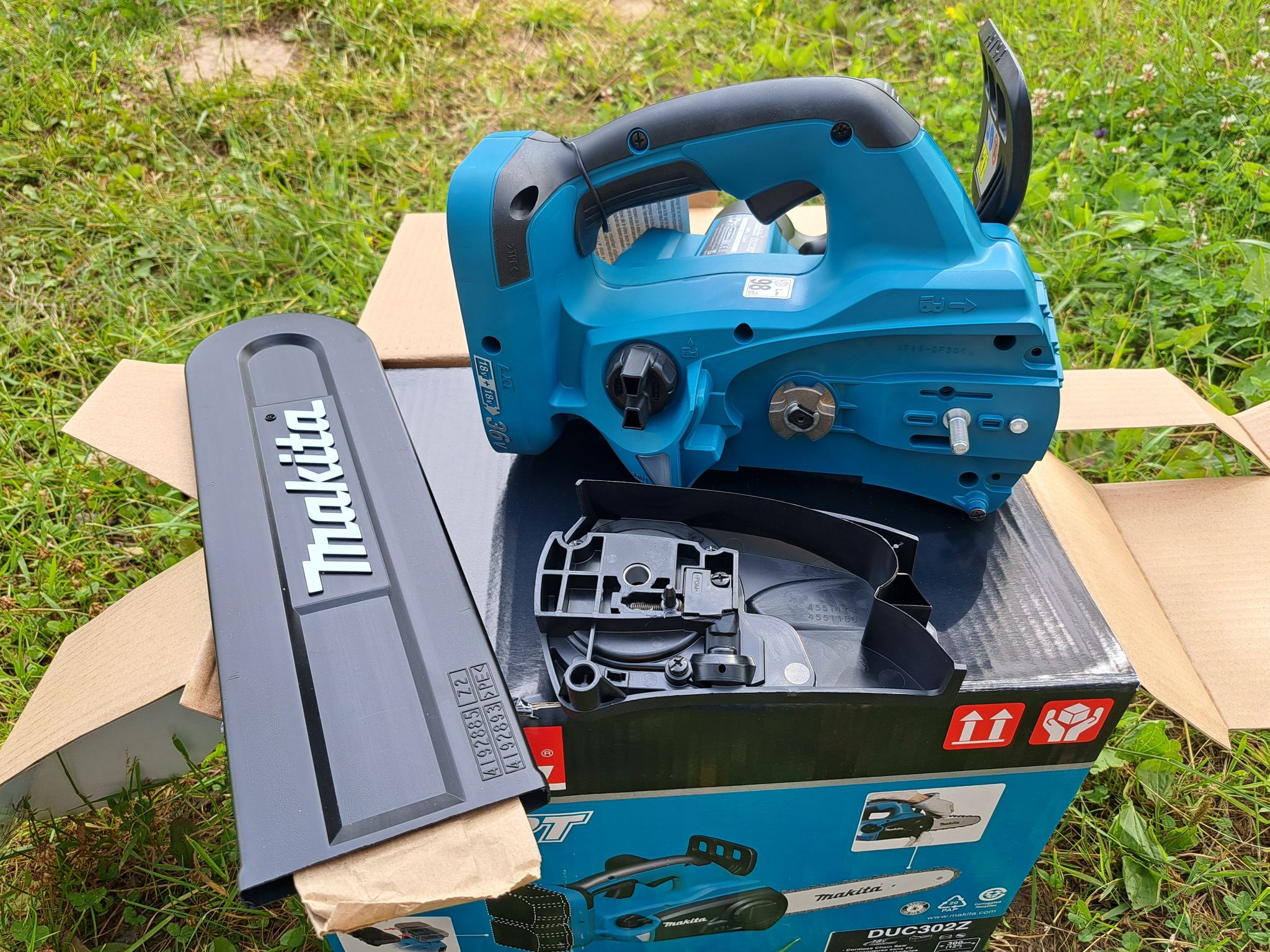 Аккумуляторная цепная пила makita duc302rf2. Макита duc302z. Цепная пила Makita duc302z. Бензопила bort BBK-2220. Аккумуляторная пила Макита duc302z.