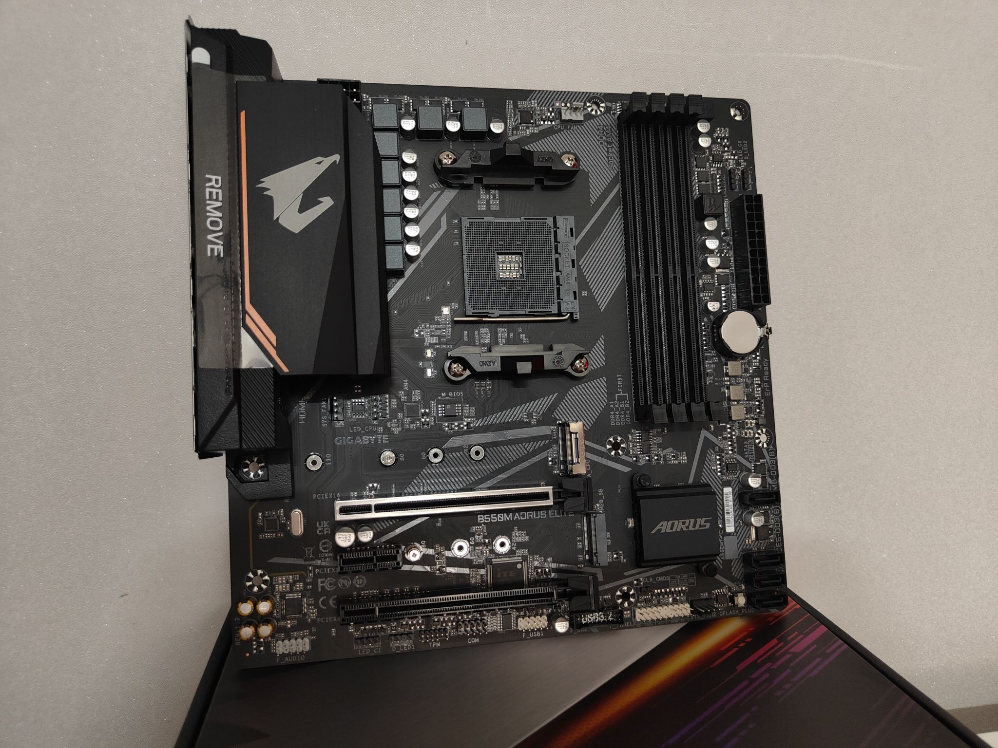 Материнская плата GIGABYTE B550M AORUS ELITE (AM4, mATX) — купить по ...