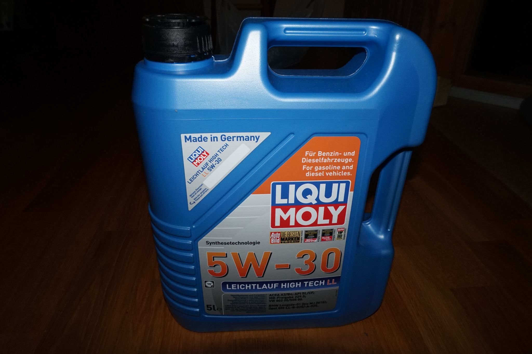 Моторное масло liqui moly leichtlauf. Ликви моли 5w30 Leichtlauf High Tech. Масло Ликви моли детальная фото.