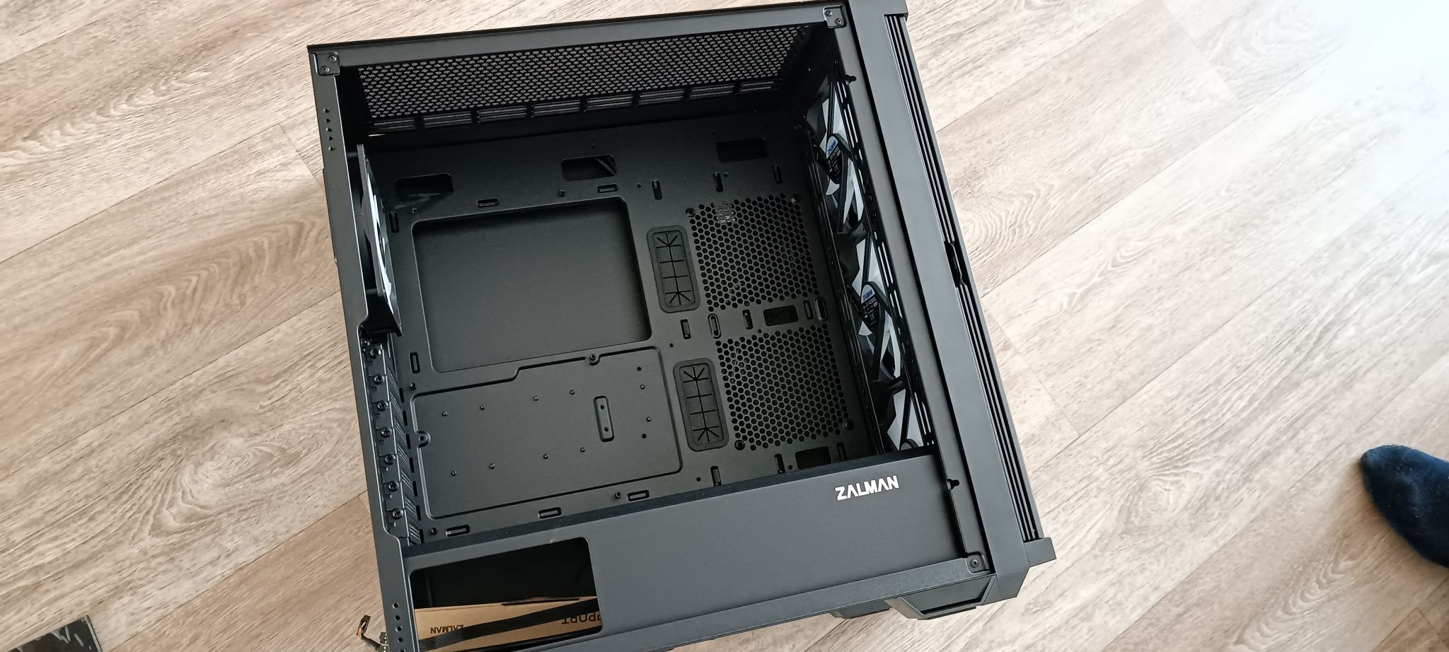 Корпус Zalman Z10 PLUS, черный — купить по низкой цене в интернет ...