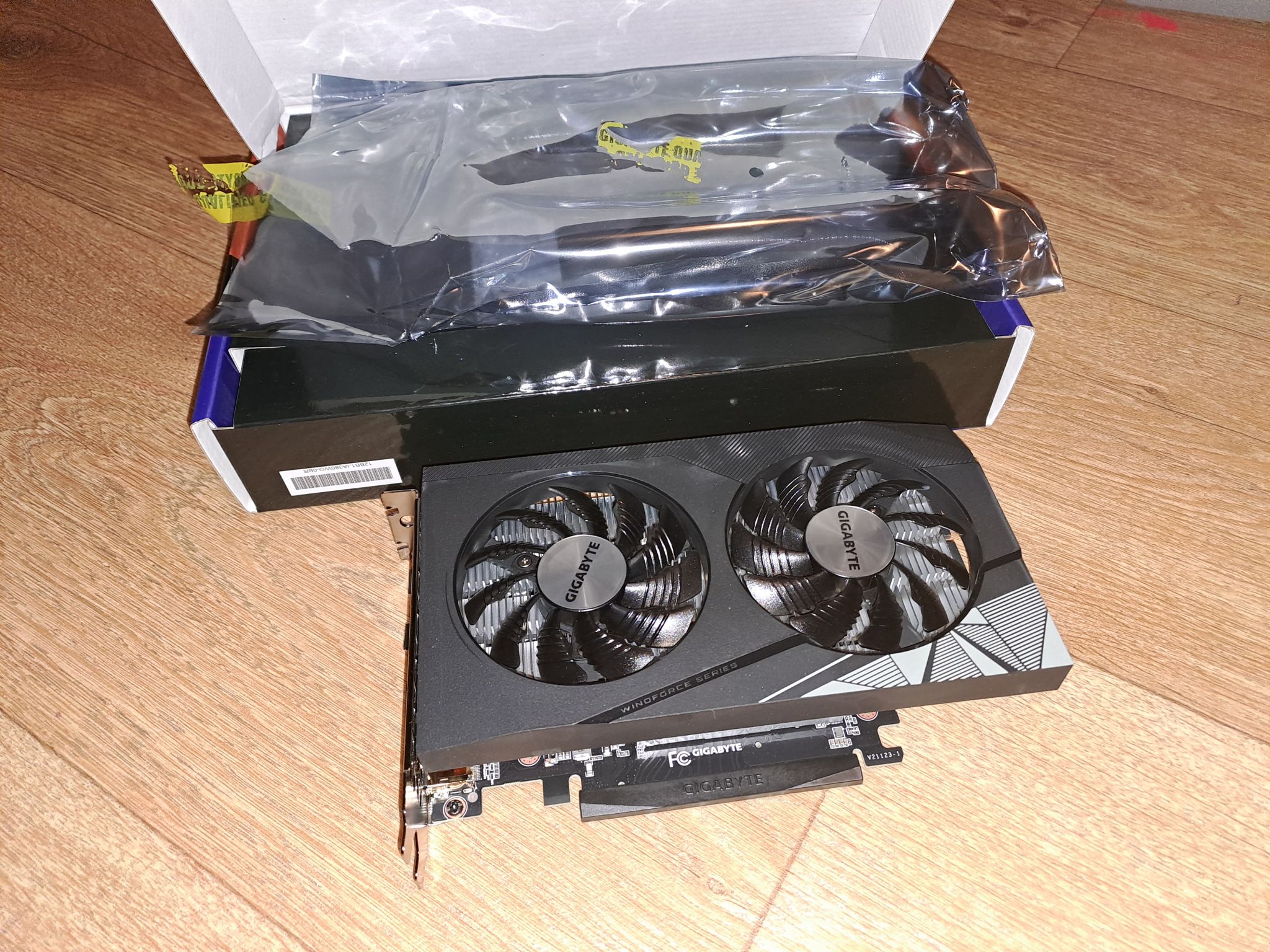 Видеокарта GIGABYTE Arc A380 WINDFORCE OC 6G GV-IA380WF2OC-6GD — купить ...