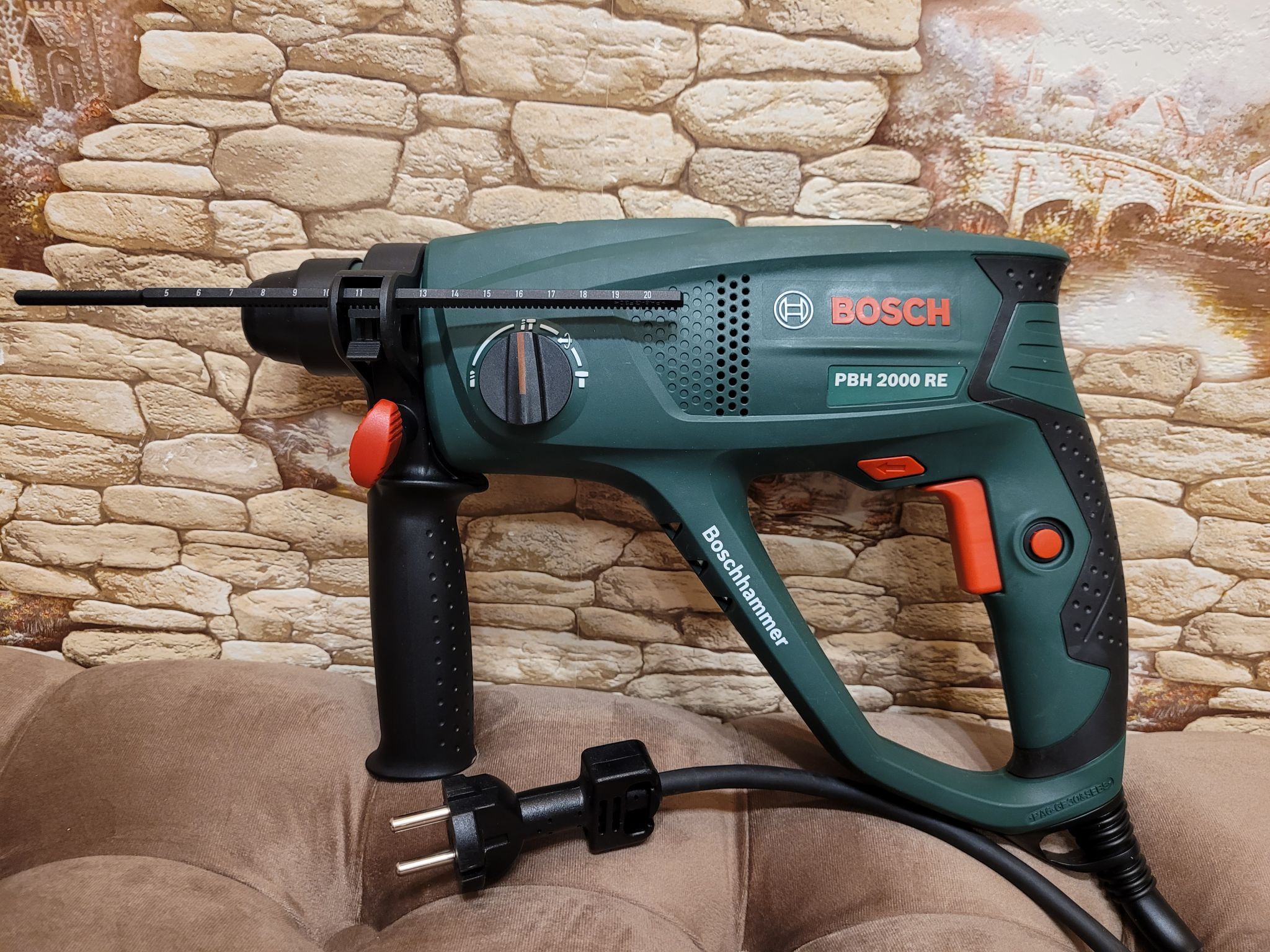 Перфоратор BOSCH PBH 2000 RE (06033A9322) — купить в интернет-магазине ...