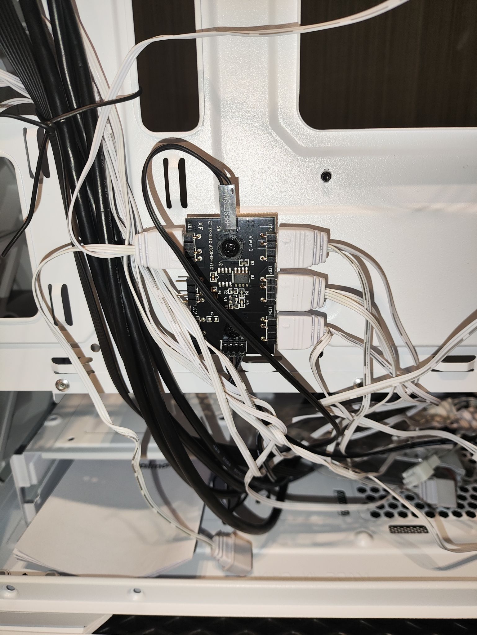 Корпус Zalman M4, белый M4 White — купить по низкой цене в интернет ...