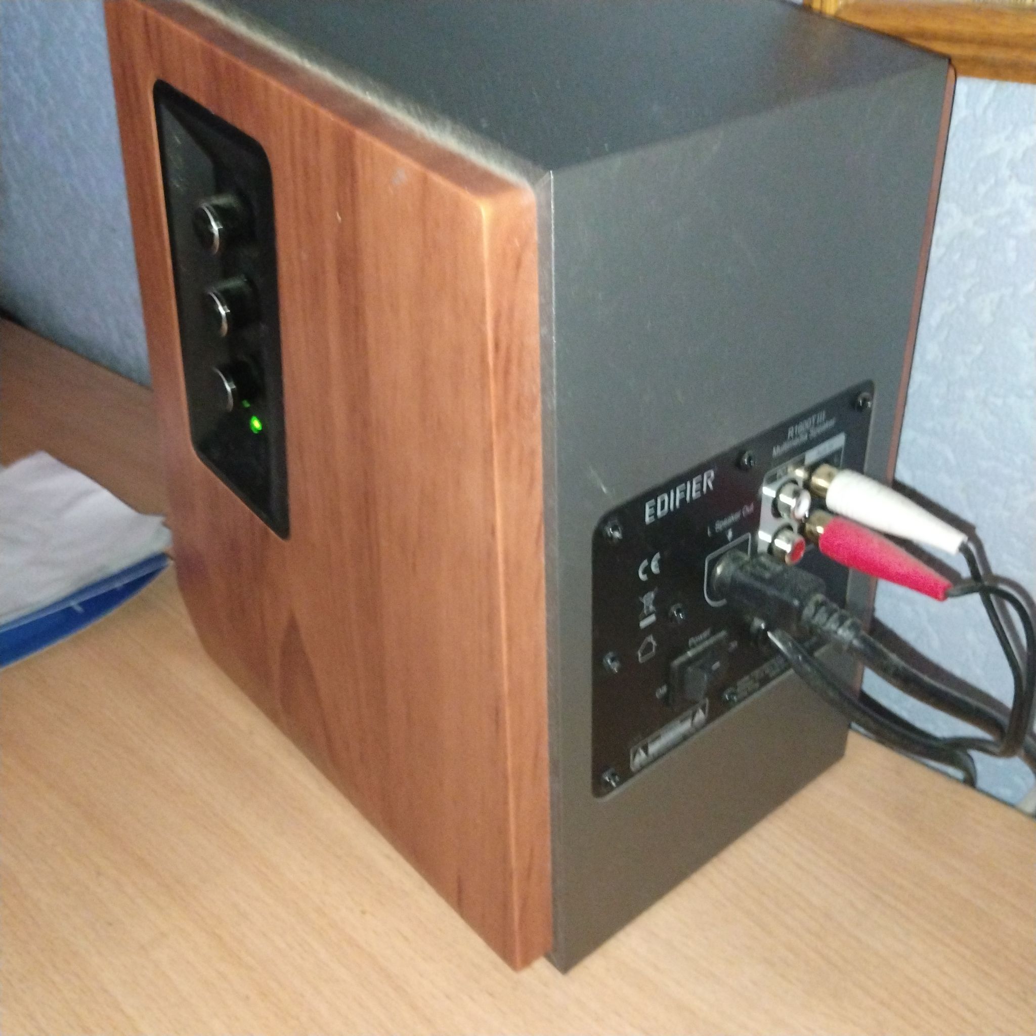 Колонки 2.0 EDIFIER R1600TIII brown (80002982) — купить по низкой цене ...