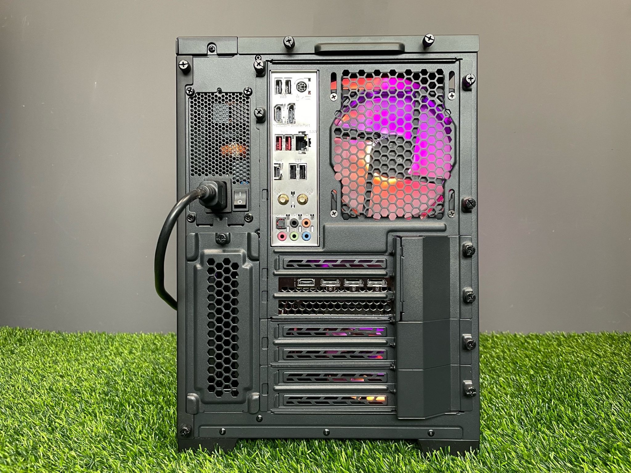 Корпус LIAN LI PC-O11 Dynamic Mini Black G99.O11DMI-X.00 — купить по ...