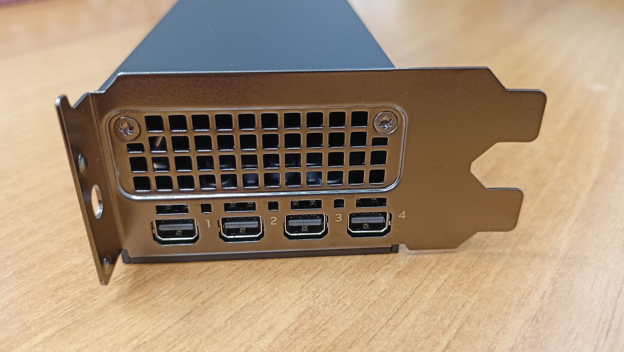 Профессиональная видеокарта NVIDIA RTX 4000 SFF ADA GEN 20G 900